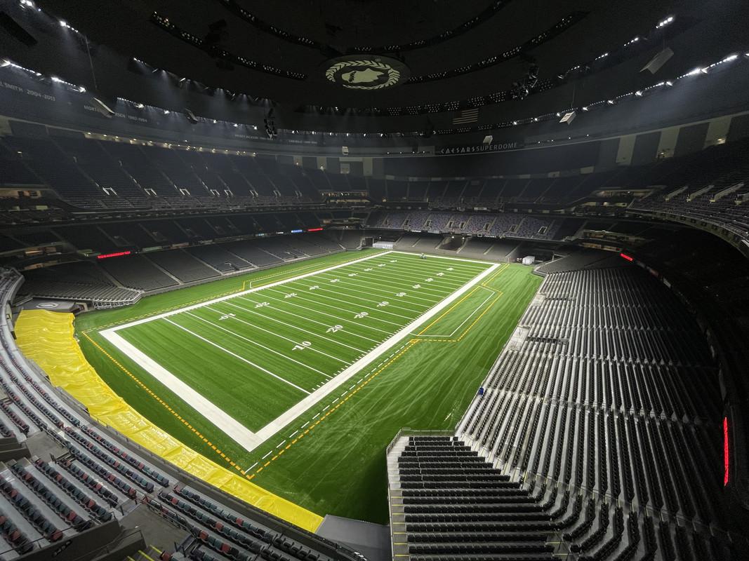 Sân vận động Caesars Superdome - Ngôi đền của bóng bầu dục thành phố New Orleans