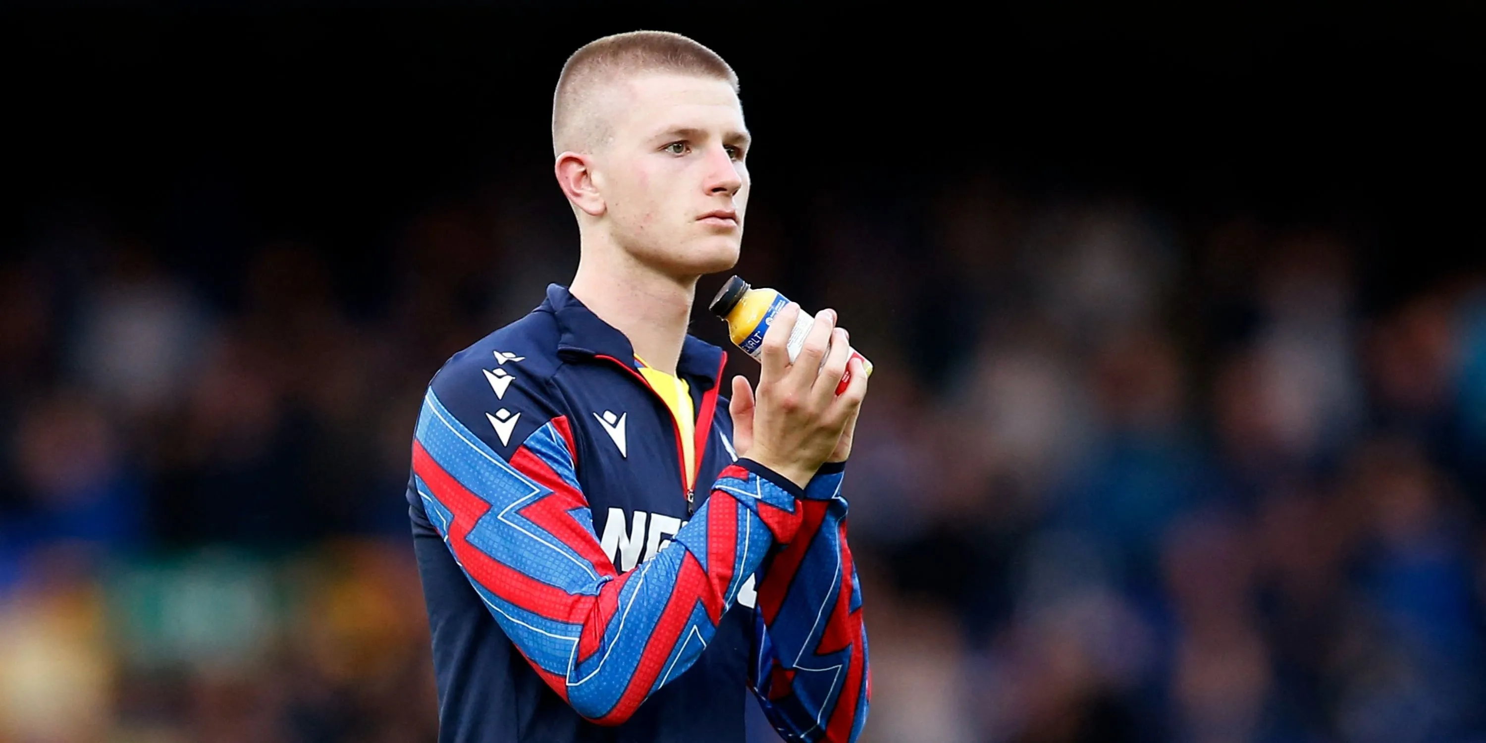 Adam Wharton của Crystal Palace thi đấu