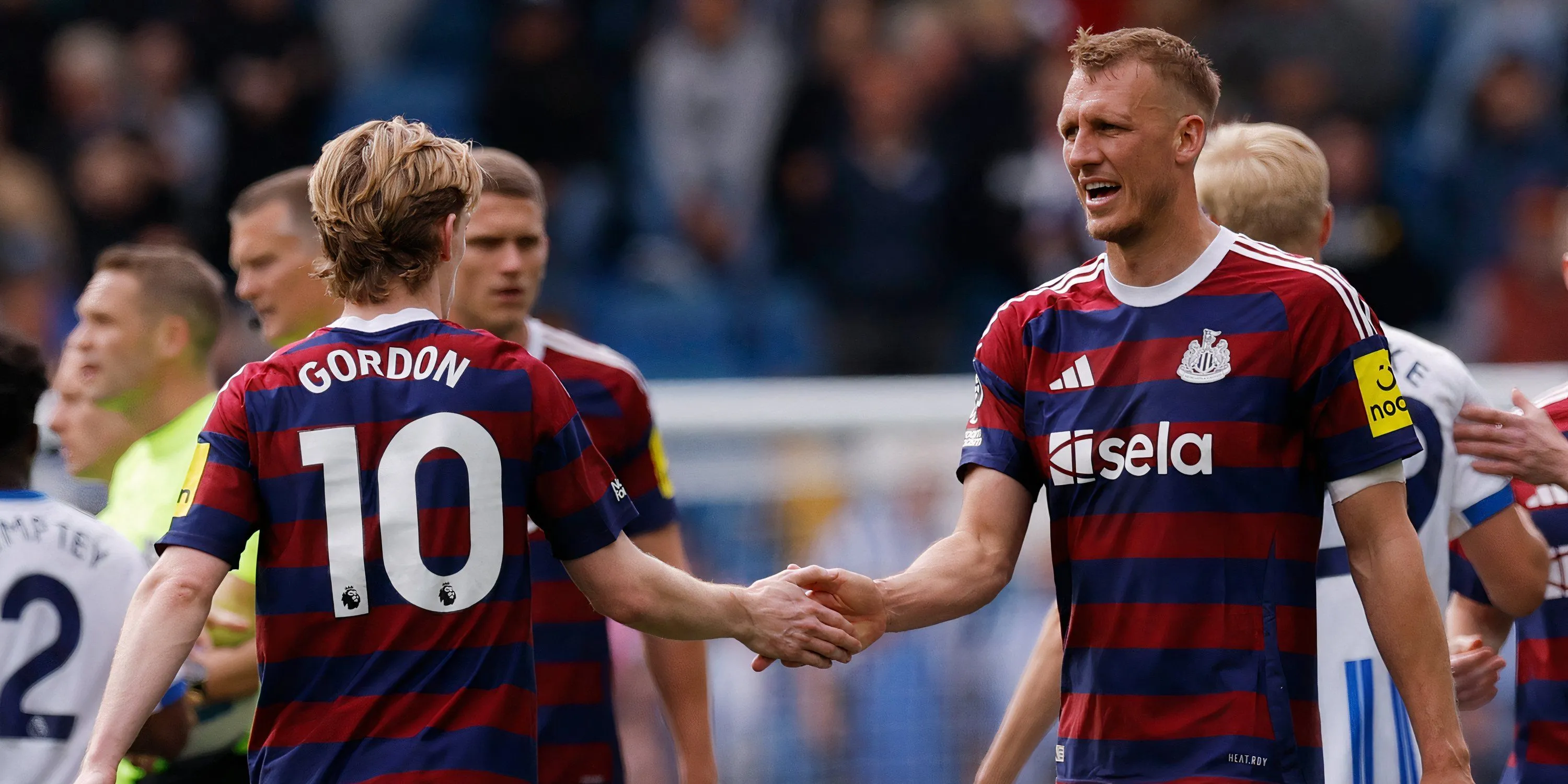 Anthony Gordon tạo đột biến sau khi vào sân thay người cho Newcastle