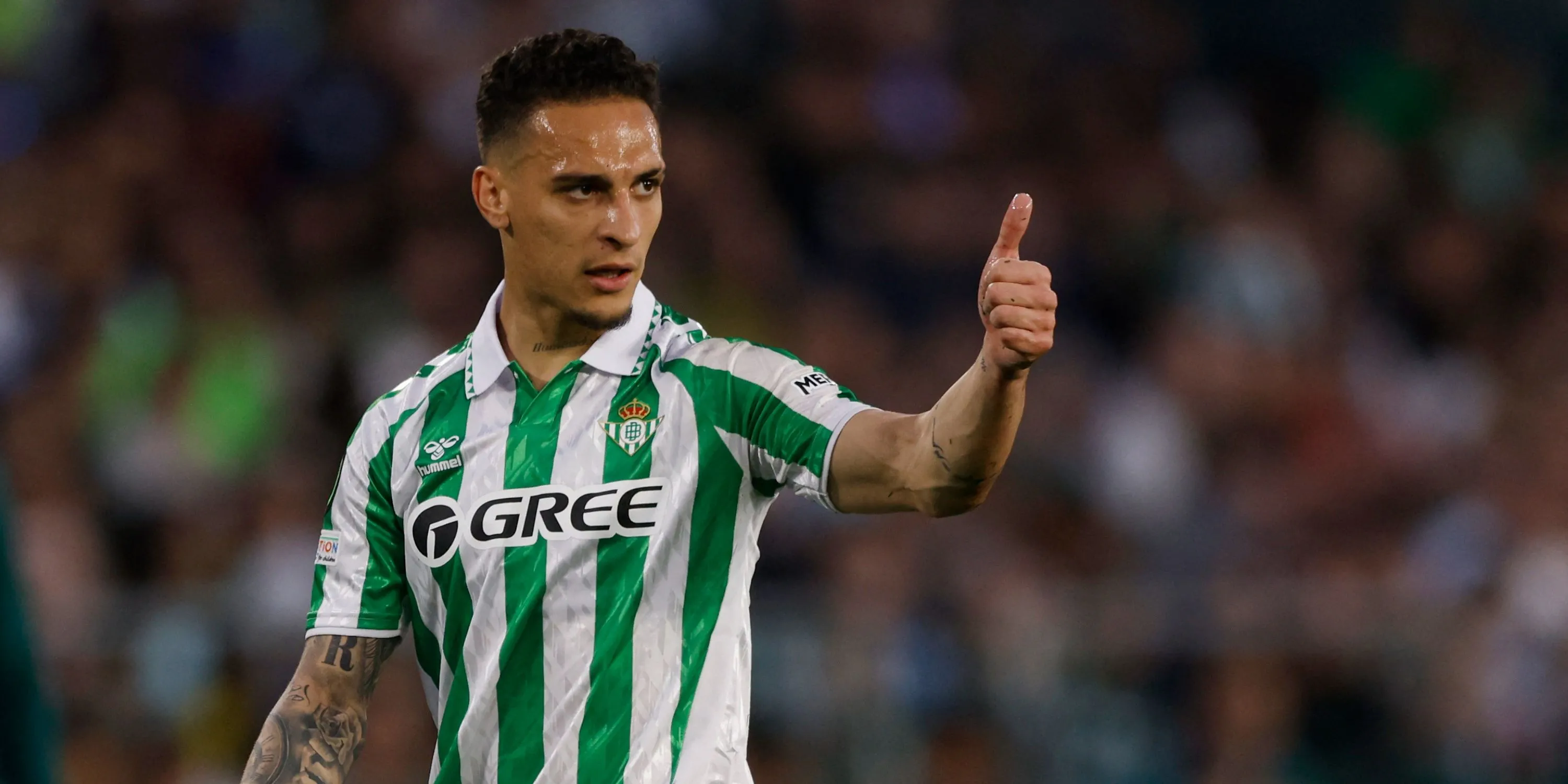 Antony thi đấu cho Real Betis dưới dạng cho mượn.