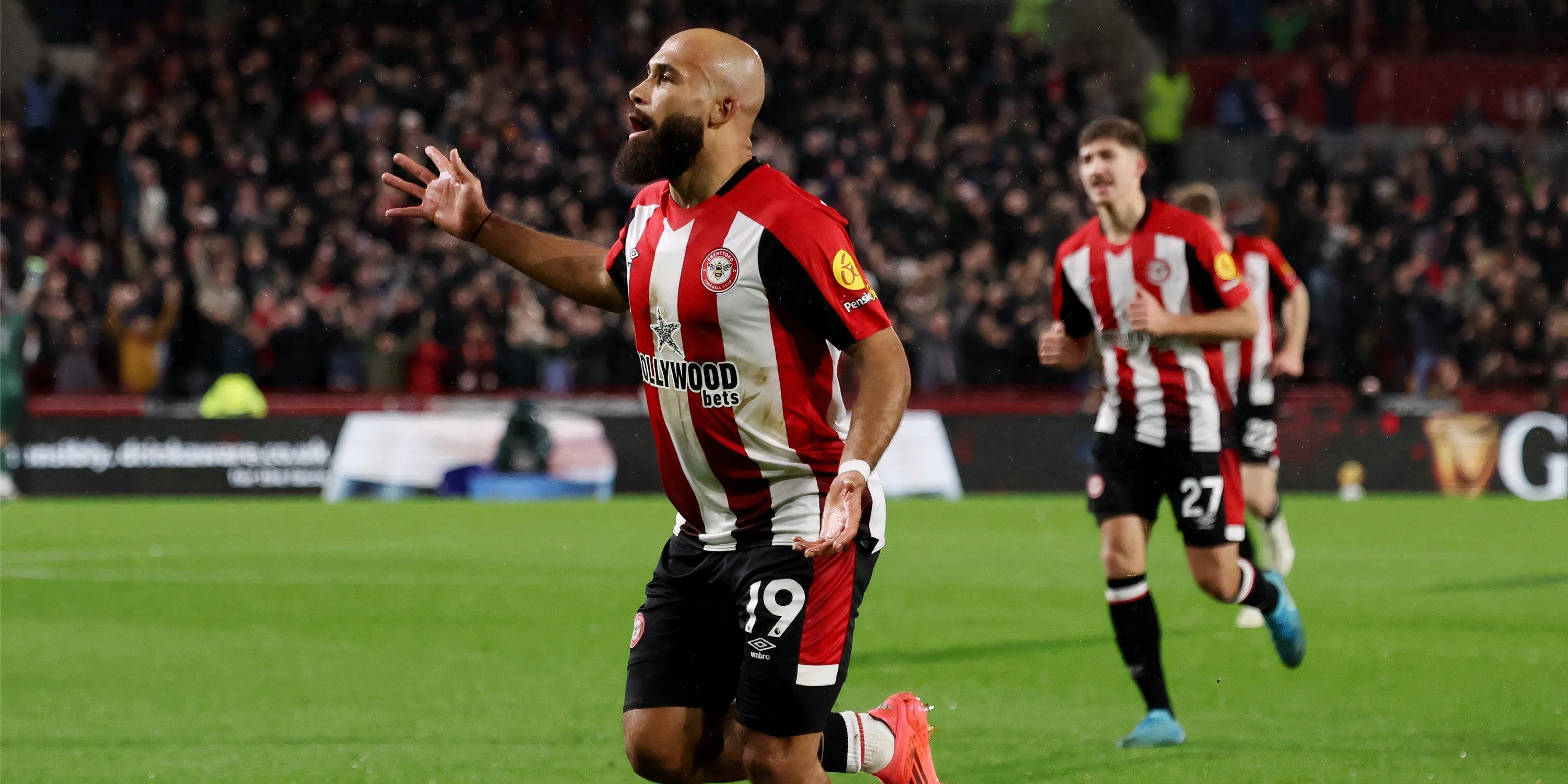 Bryan Mbeumo ăn mừng bàn thắng trong màu áo Brentford tại Premier League