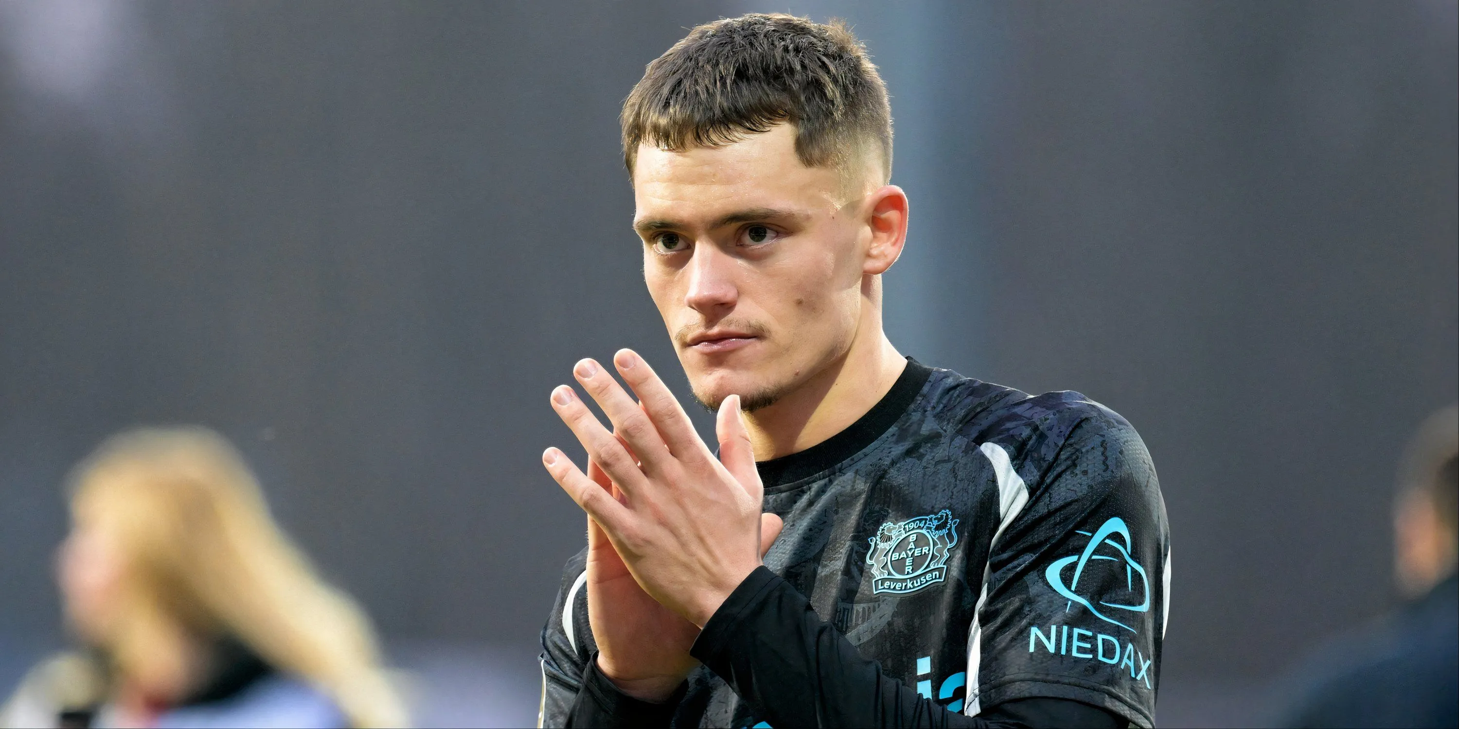 Florian Wirtz ăn mừng cùng Bayer Leverkusen
