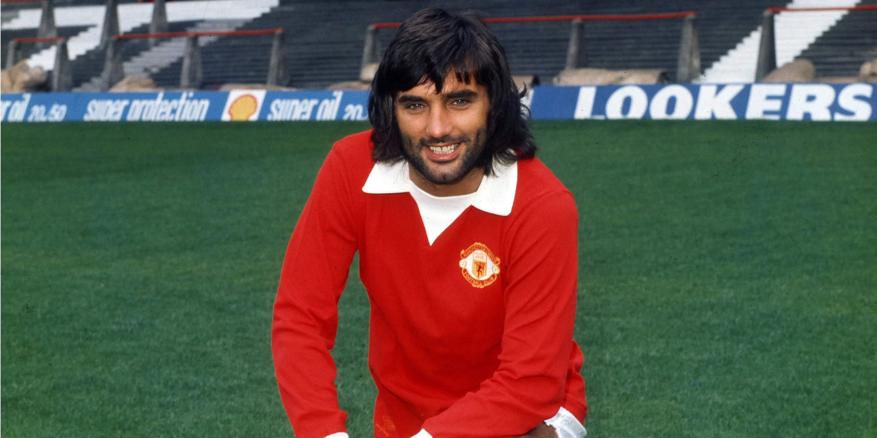 George Best trong màu áo Manchester United với phong cách chơi bóng lãng tử và kỹ thuật