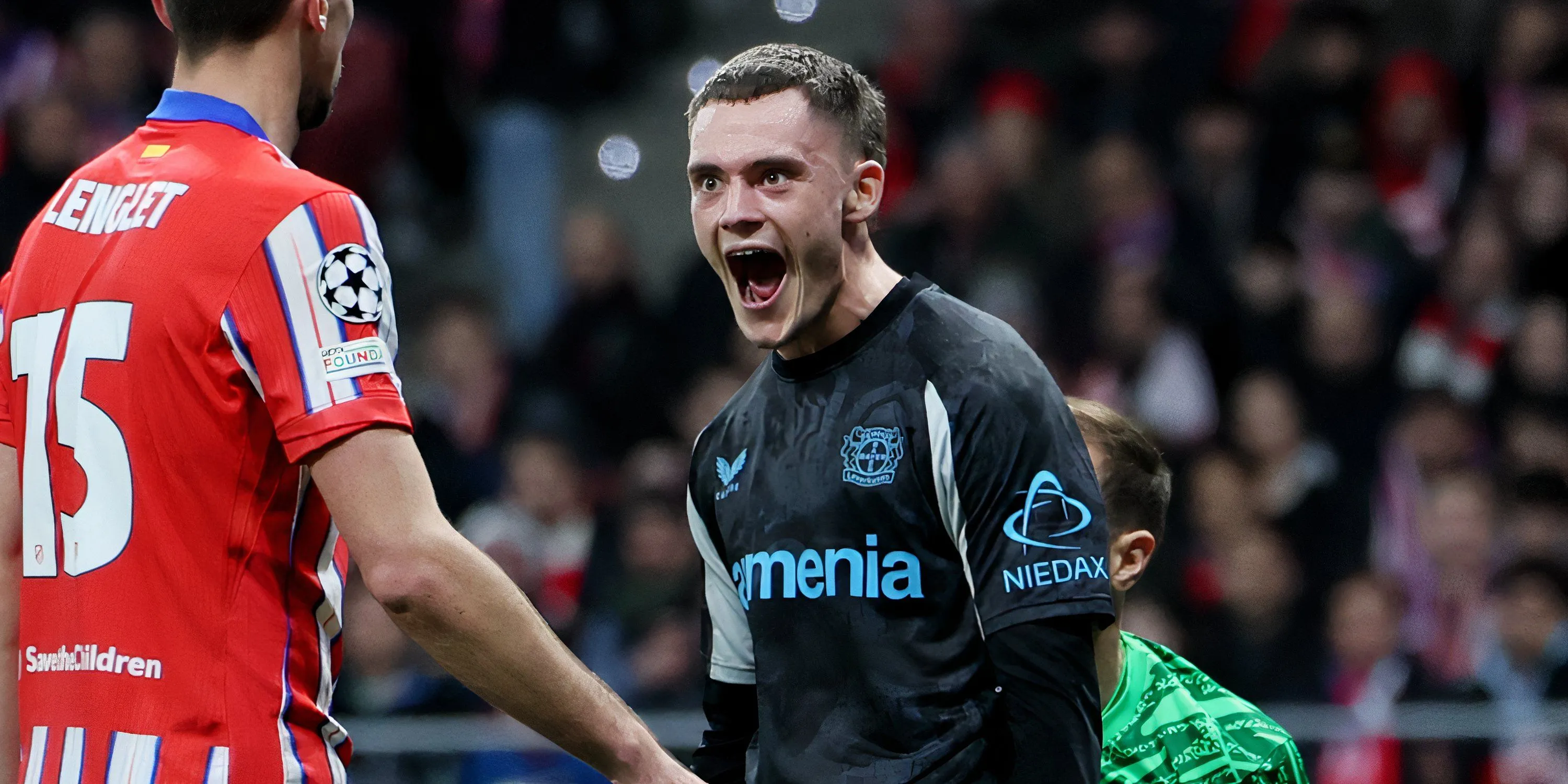 Hình ảnh ghép Florian Wirtz của Bayer Leverkusen thi đấu