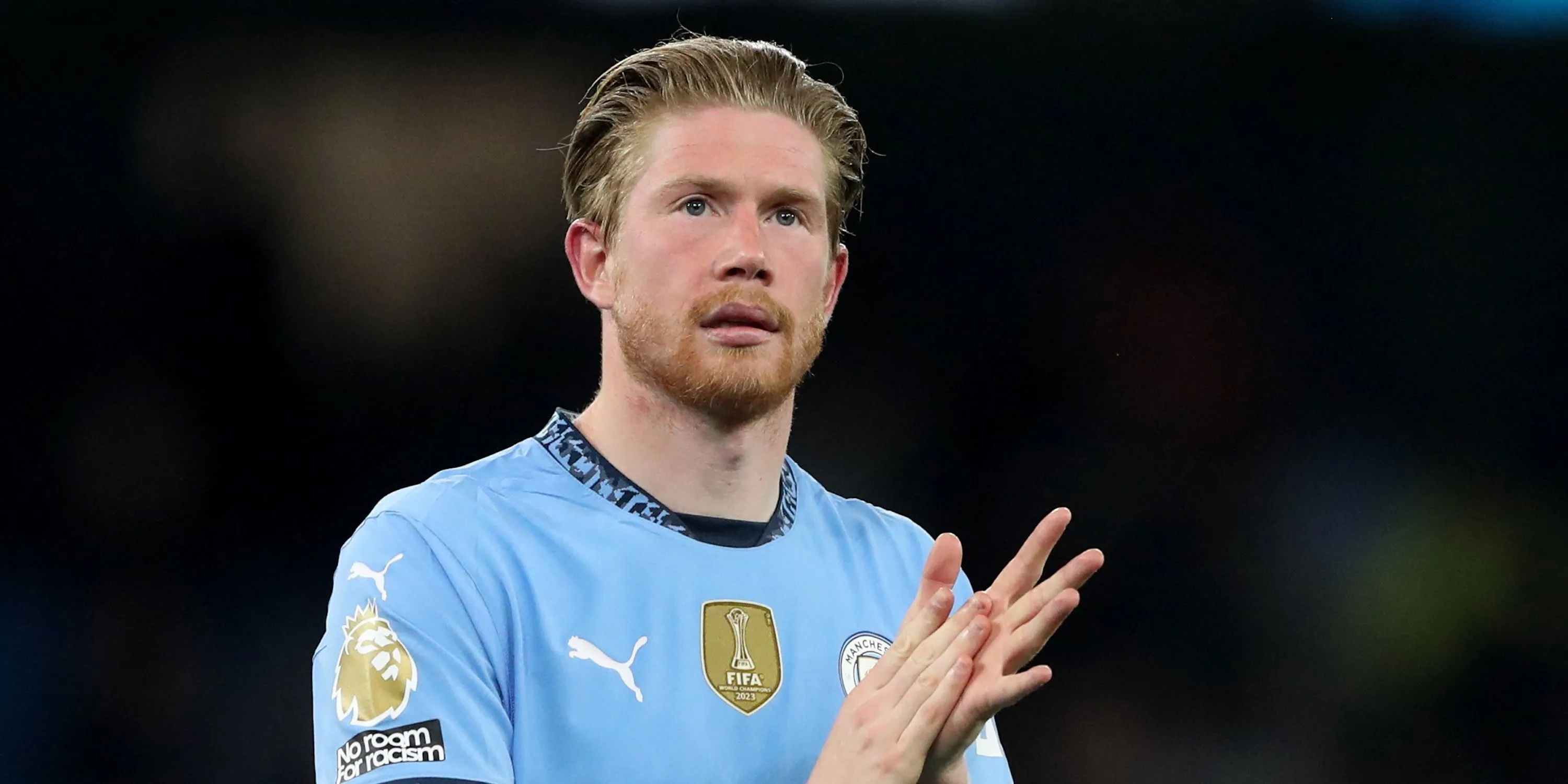 Kevin De Bruyne ăn mừng cùng các đồng đội Manchester City sau trận đấu