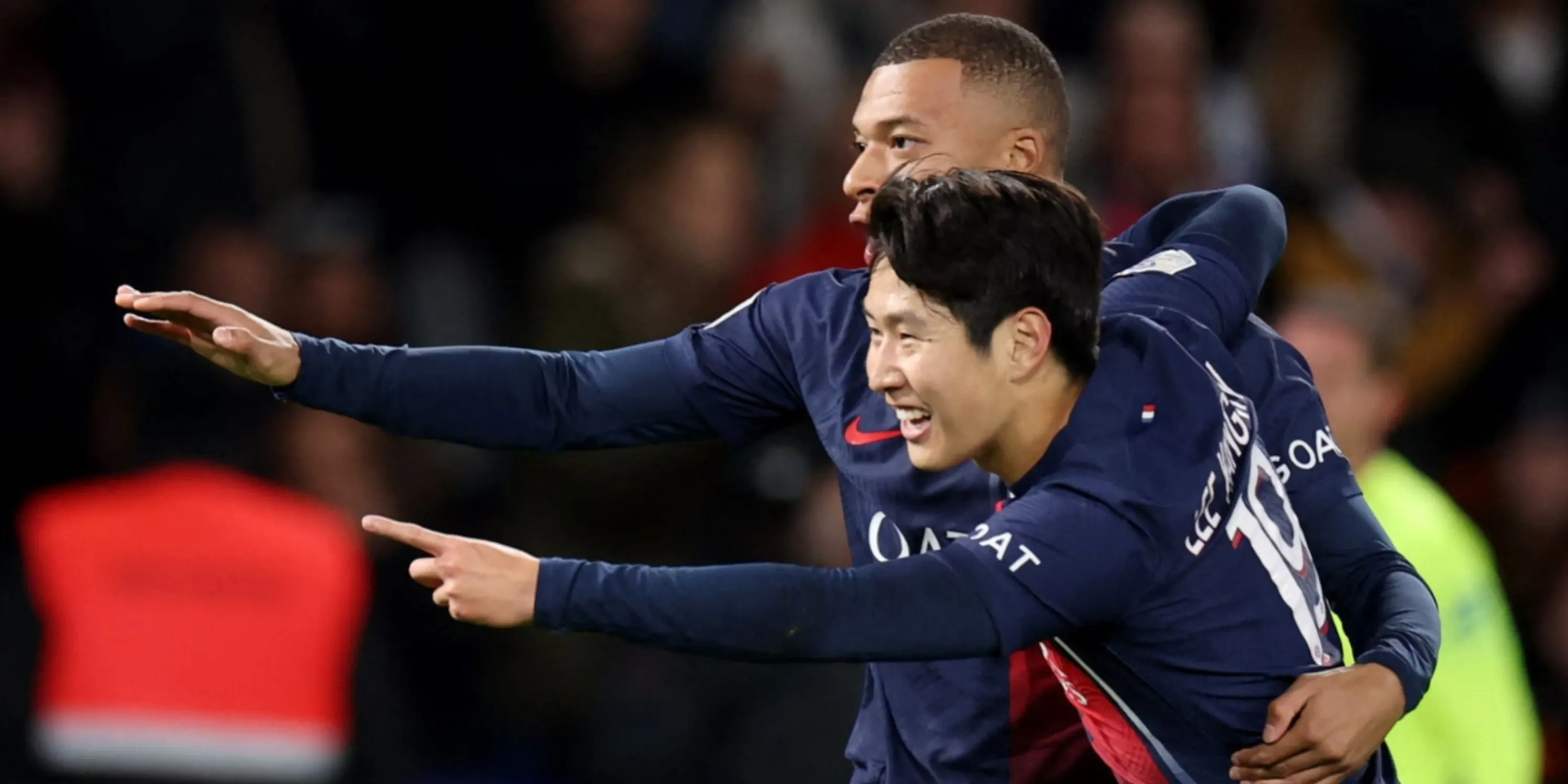 Lee Kang-in ăn mừng cùng Kylian Mbappe tại PSG, cho thấy sự hòa nhập và đóng góp của anh