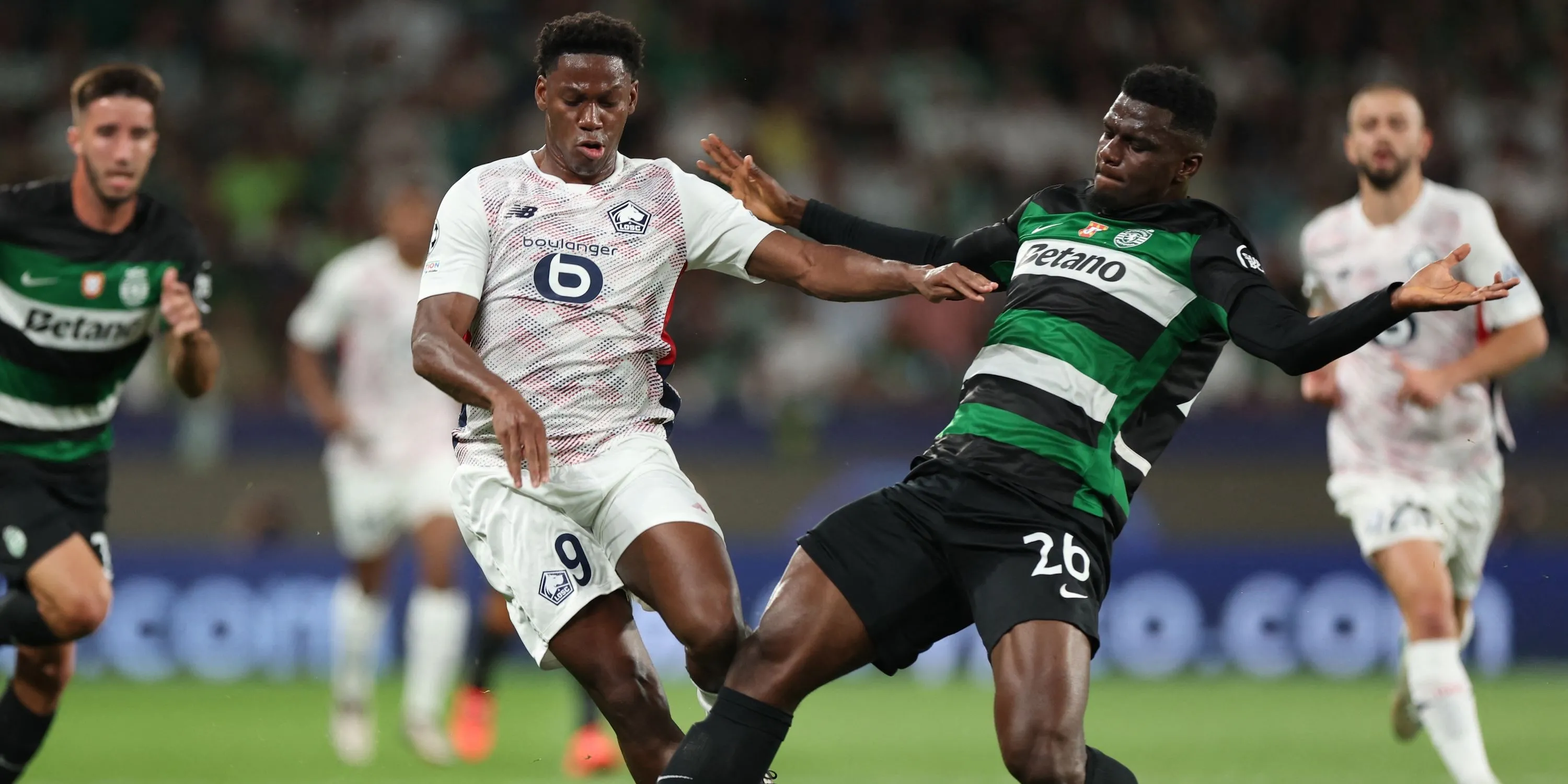 Ousmane Diomande (Sporting CP) tranh chấp bóng, thể hiện tiềm năng thay thế Saliba tại Arsenal