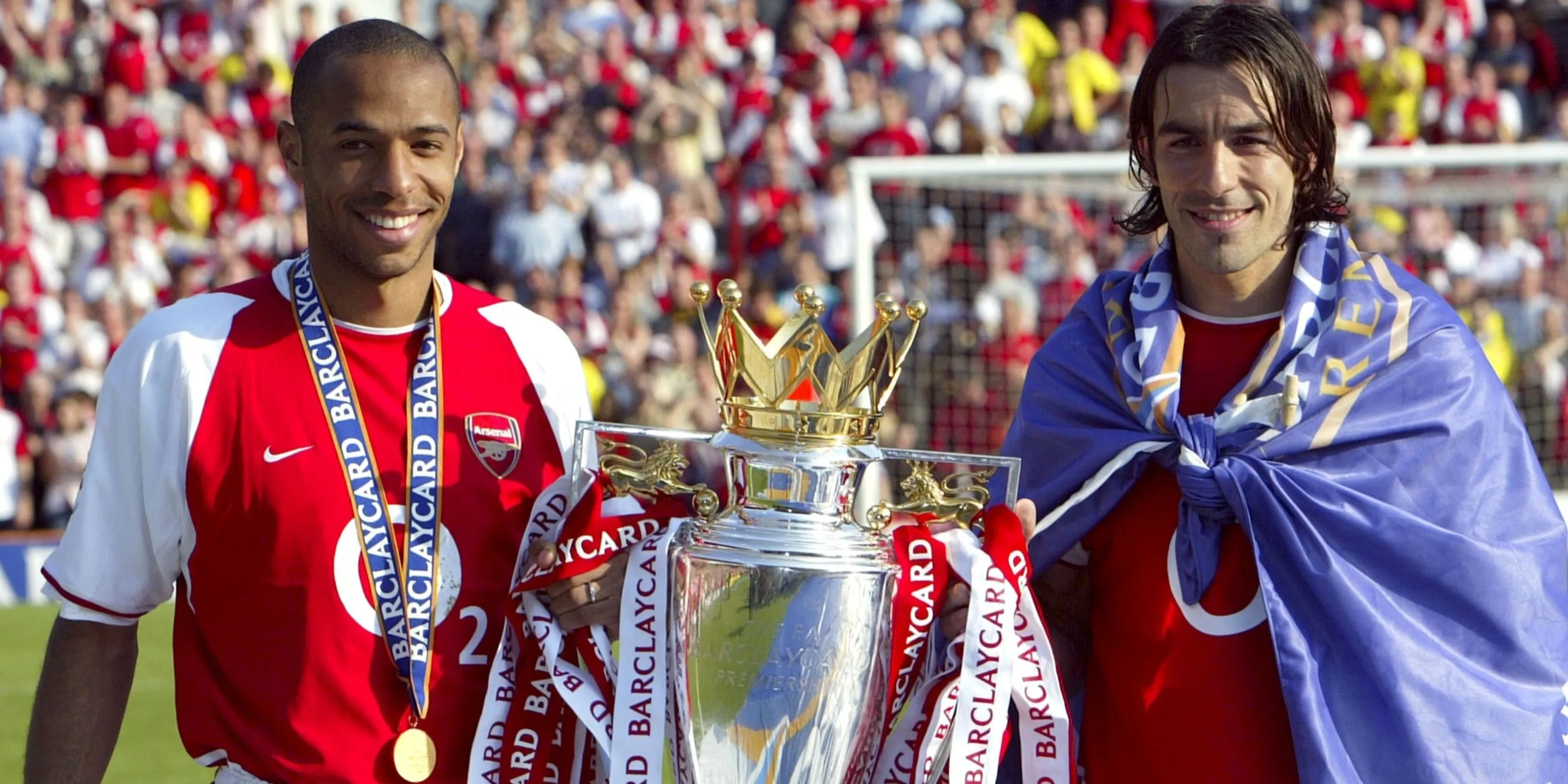Thierry Henry và Robert Pires cùng Arsenal ăn mừng chức vô địch Premier League