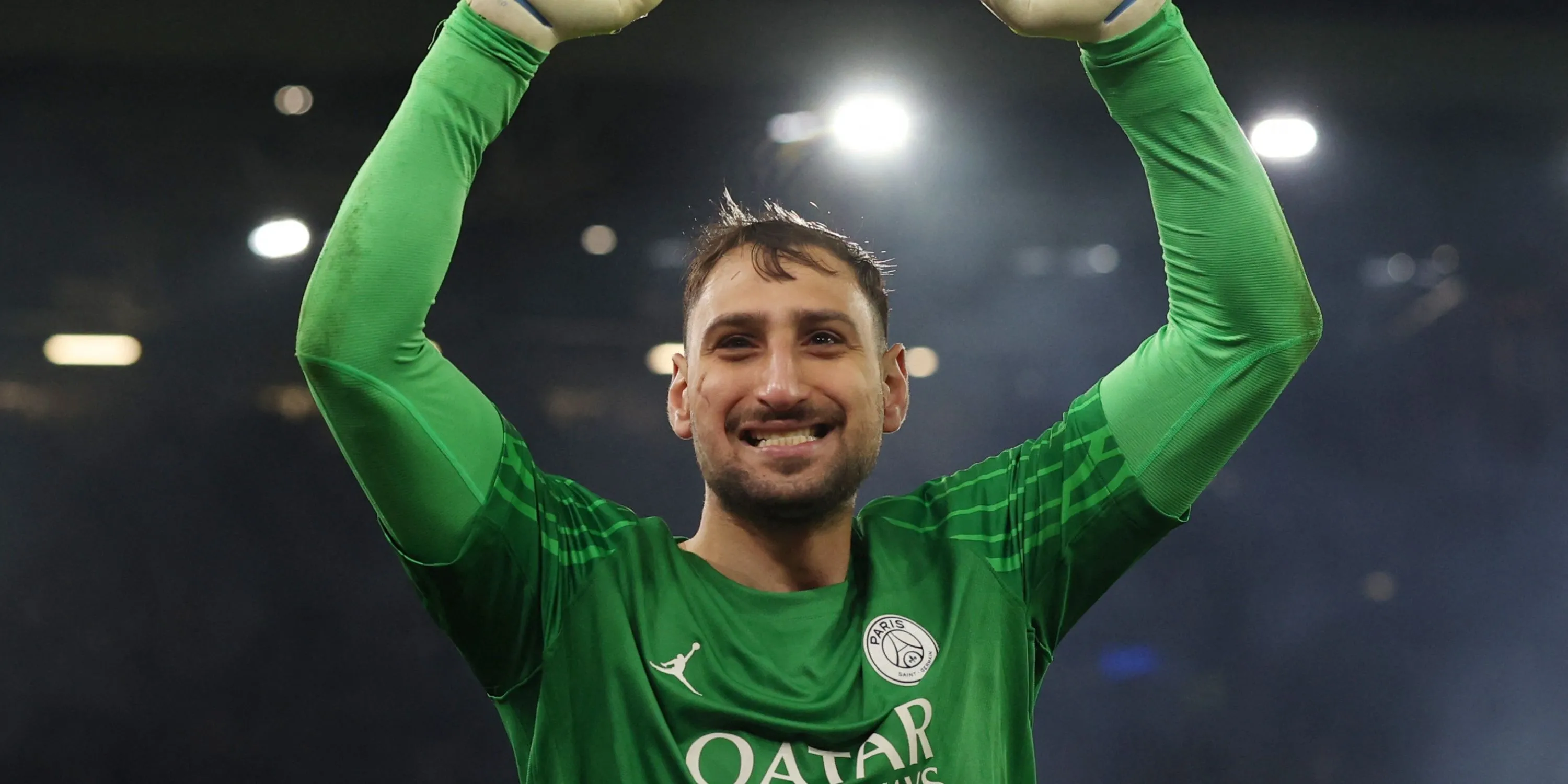 Thủ thành Gianluigi Donnarumma trong màu áo Paris Saint-Germain.