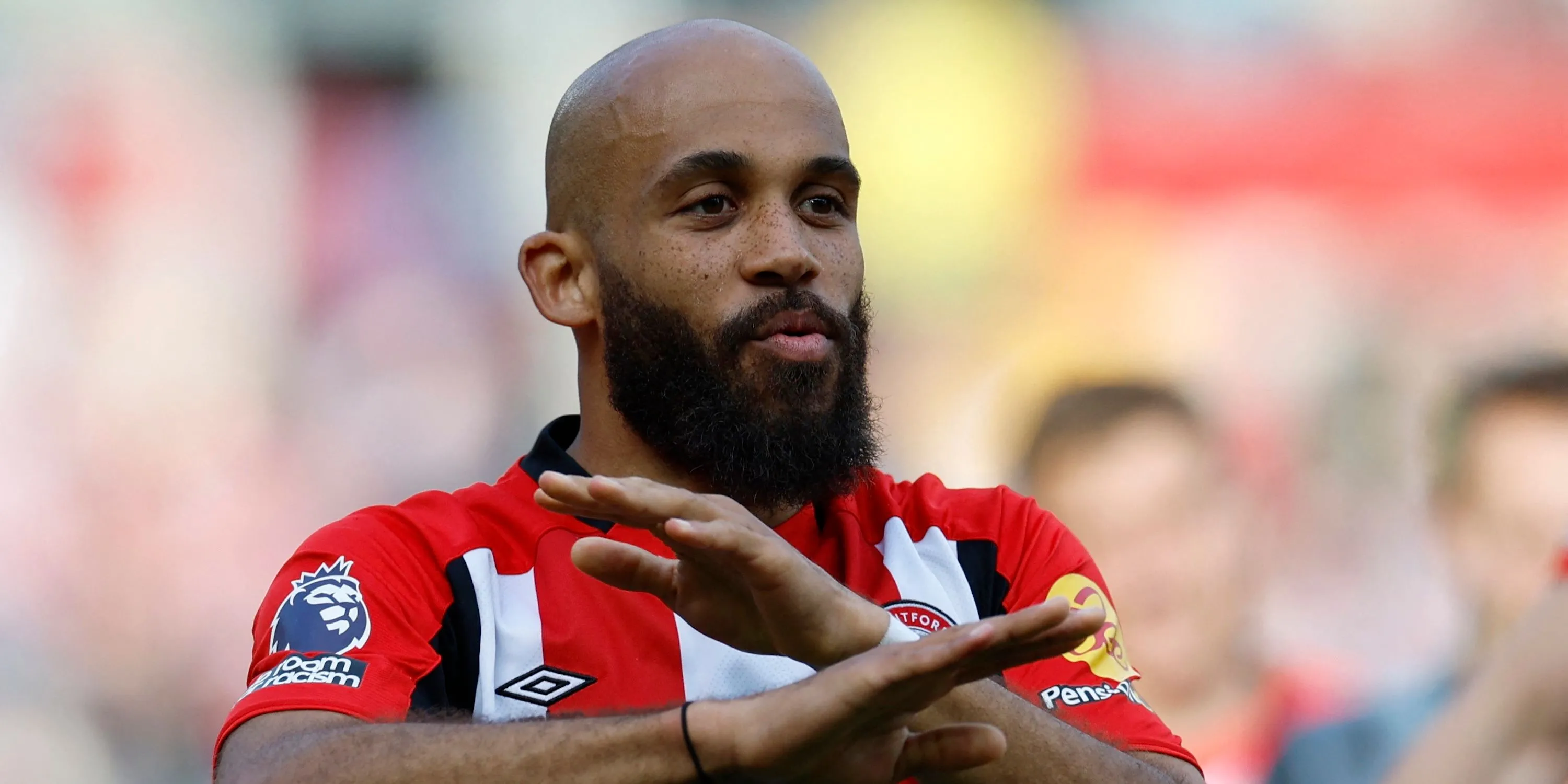 Tiền đạo Bryan Mbeumo của Brentford thể hiện niềm vui sau một trận đấu thành công