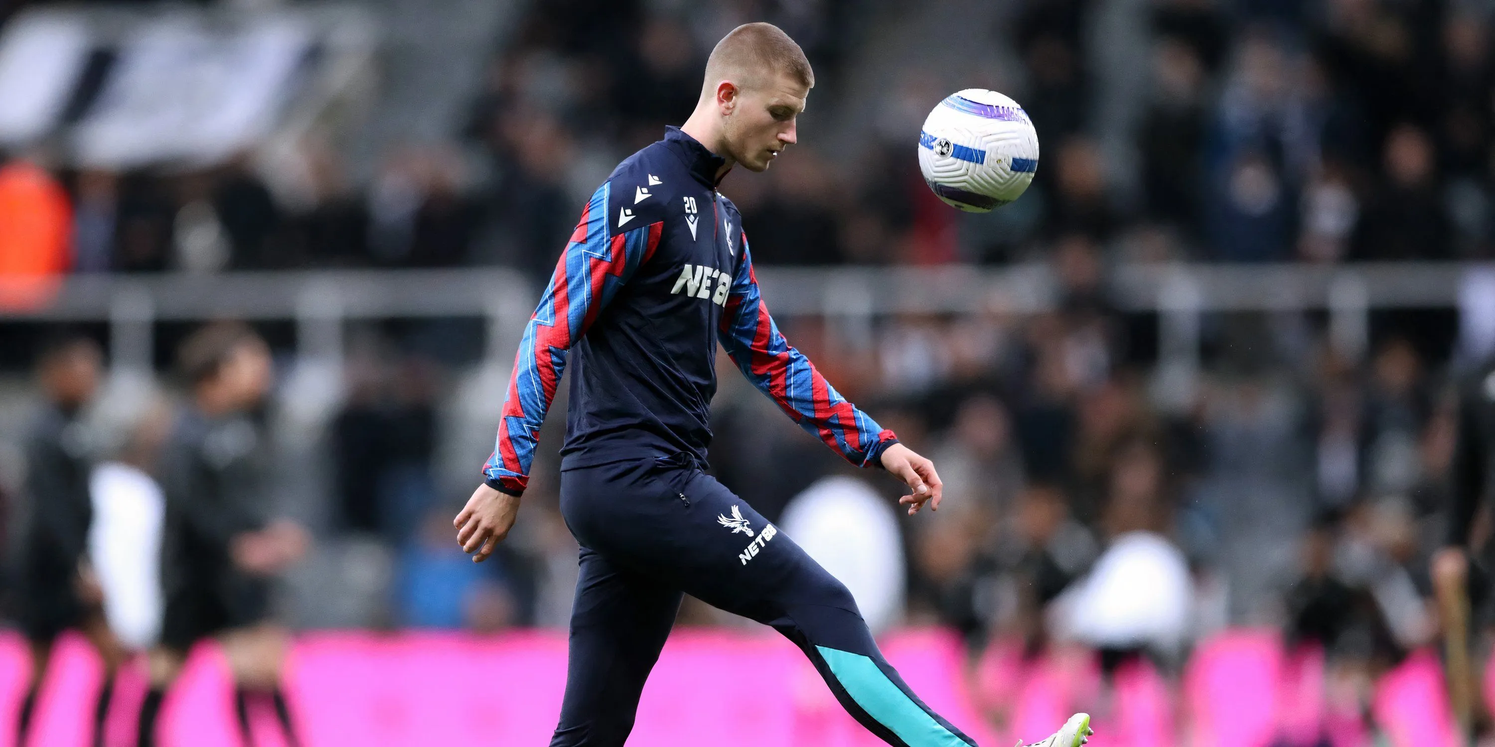 Tiền vệ Adam Wharton của Crystal Palace trong trận đấu