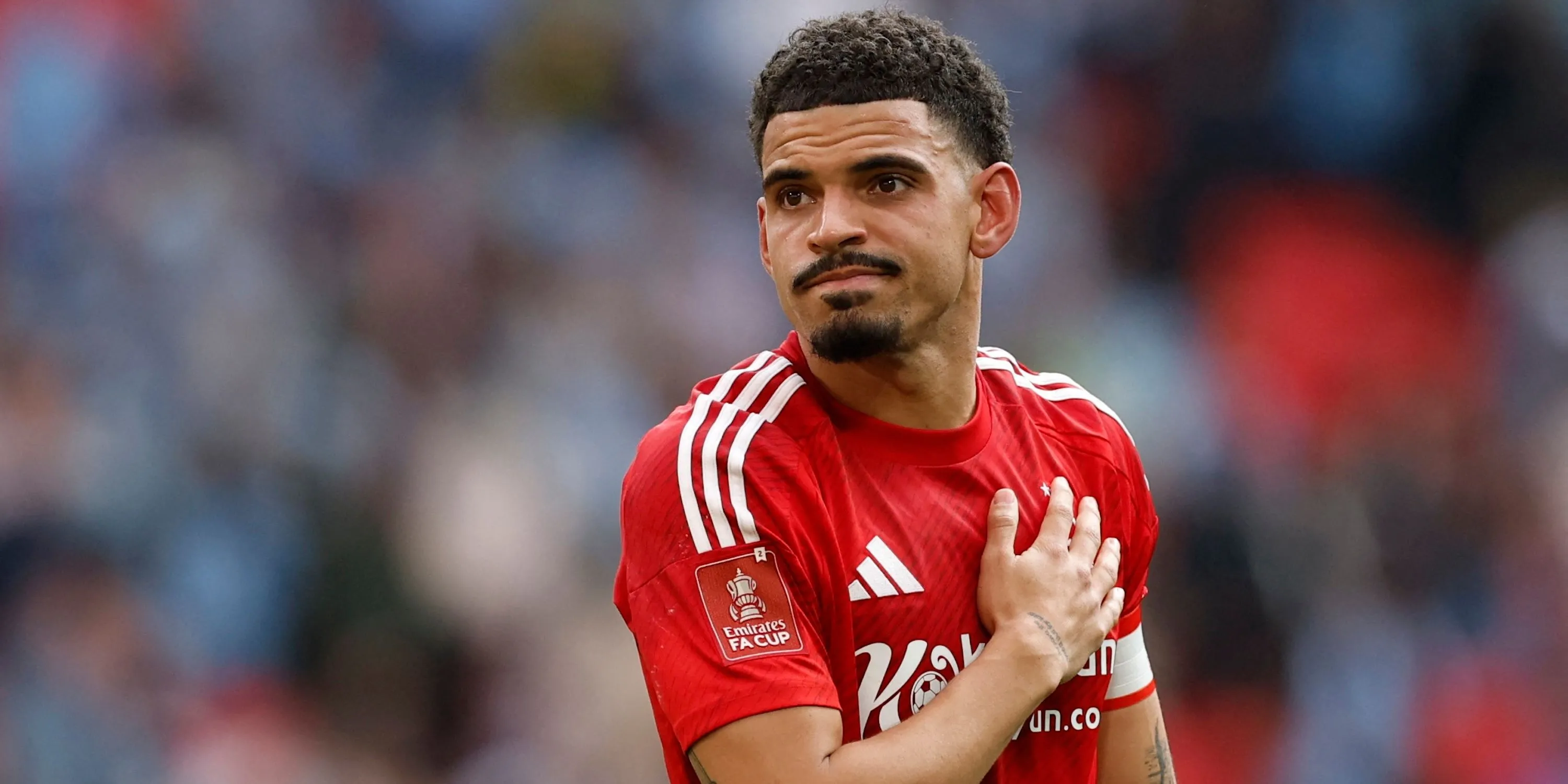 Tiền vệ Morgan Gibbs-White của Nottingham Forest thể hiện cảm xúc trên sân