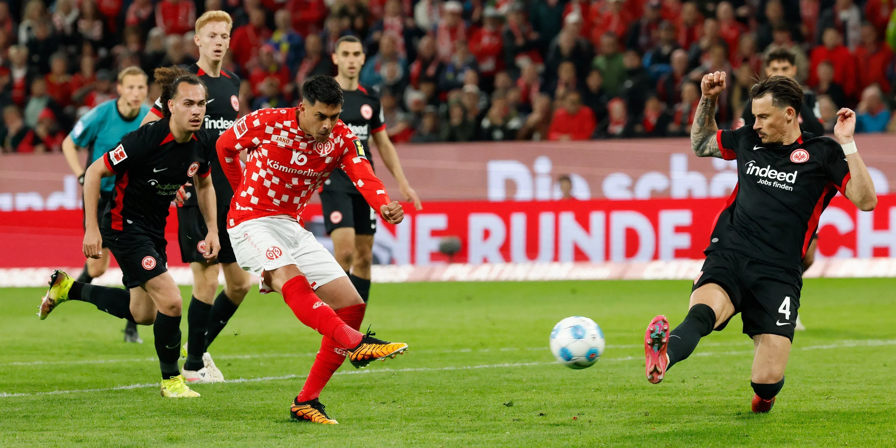 Tiền vệ Nadiem Amiri của Mainz 05, mục tiêu chuyển nhượng của Crystal Palace