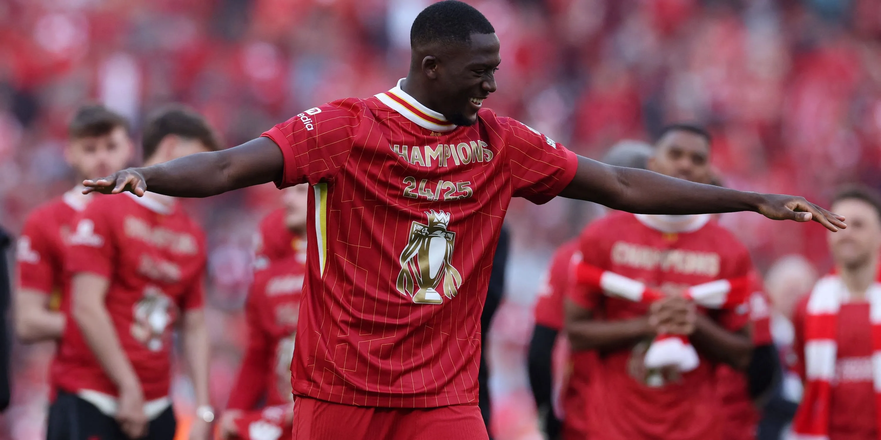 Trung vệ Ibrahima Konate của Liverpool ăn mừng chức vô địch Ngoại hạng Anh