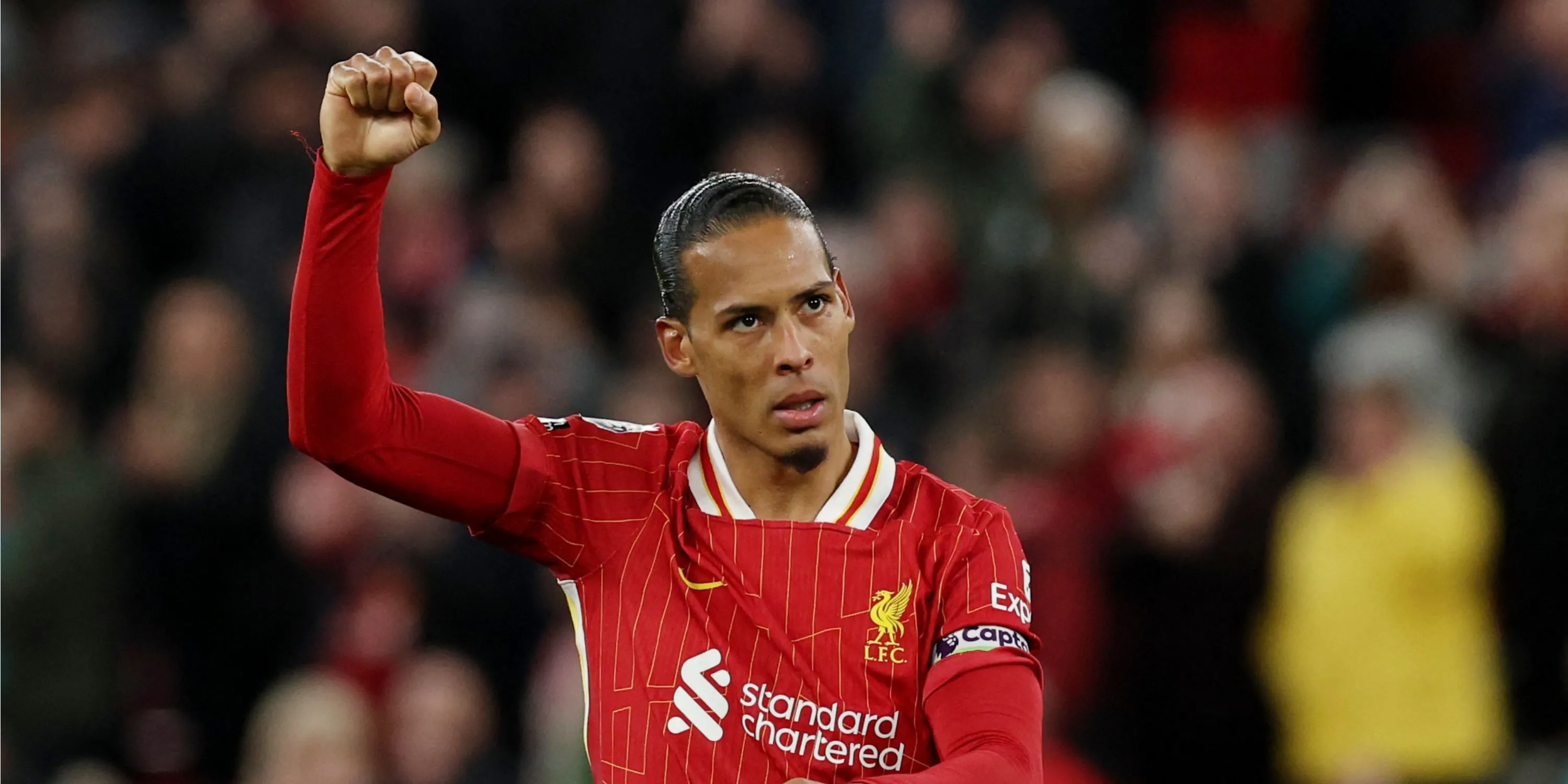 Virgil van Dijk ăn mừng bàn thắng quan trọng cho Liverpool