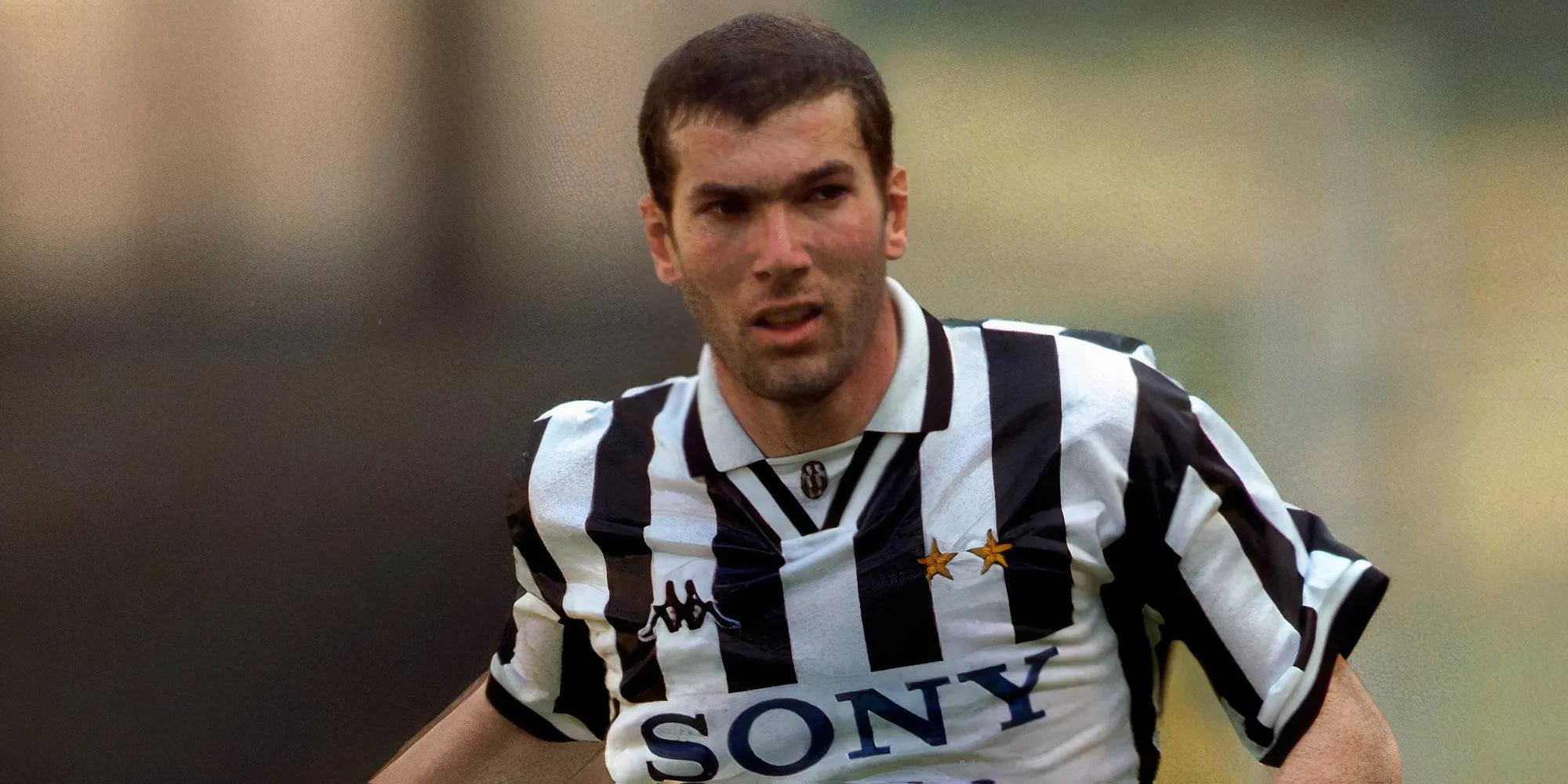 Zinedine Zidane, biểu tượng của sự thanh lịch và kỹ thuật thượng thừa trên sân cỏ