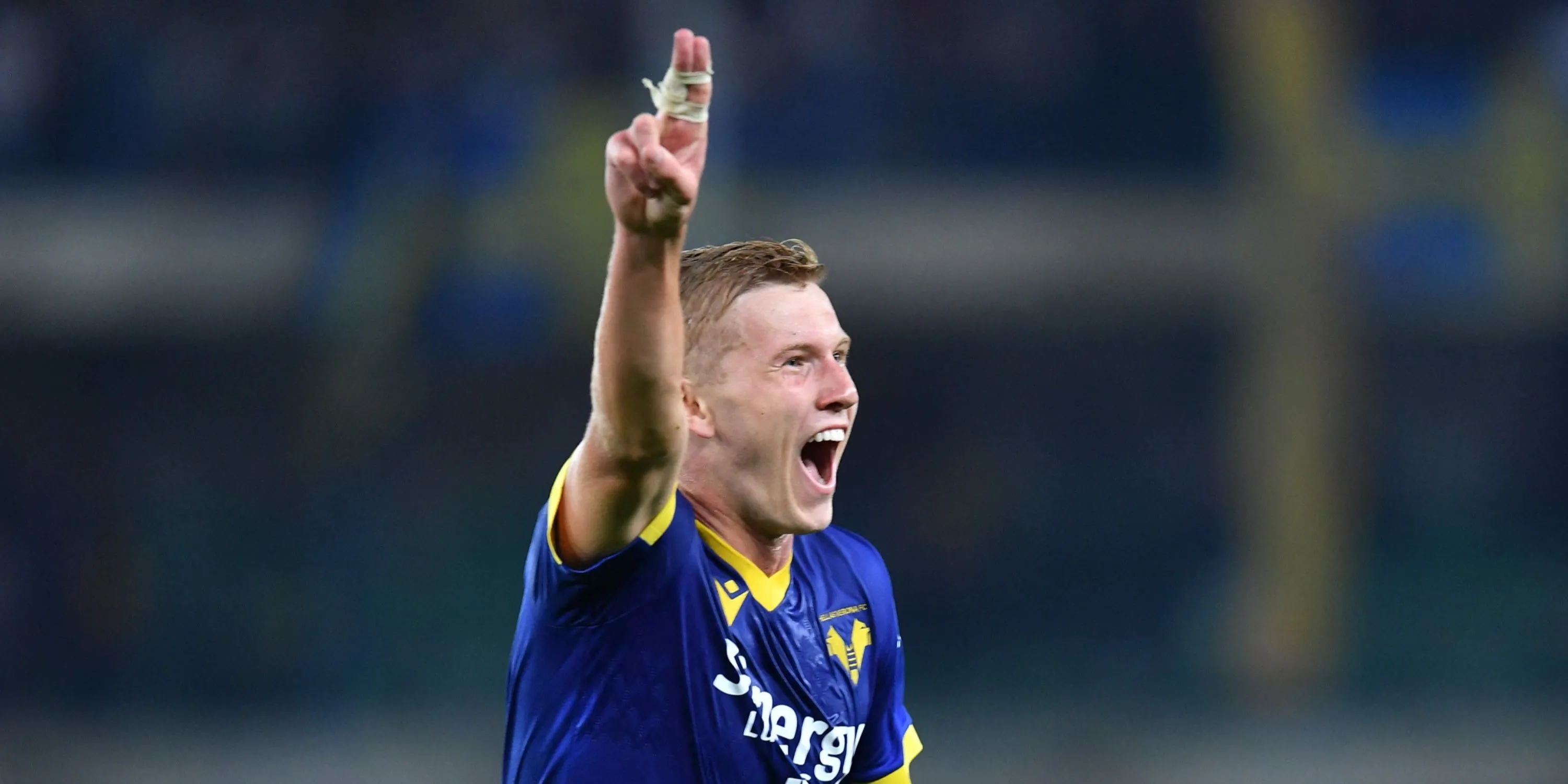 Hậu vệ Josh Doig thi đấu cho Hellas Verona tại Serie A