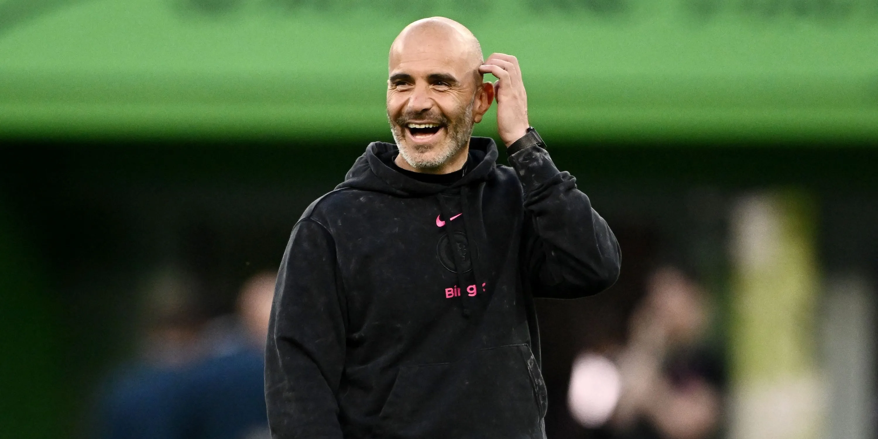 HLV trưởng Chelsea Enzo Maresca chỉ đạo các cầu thủ