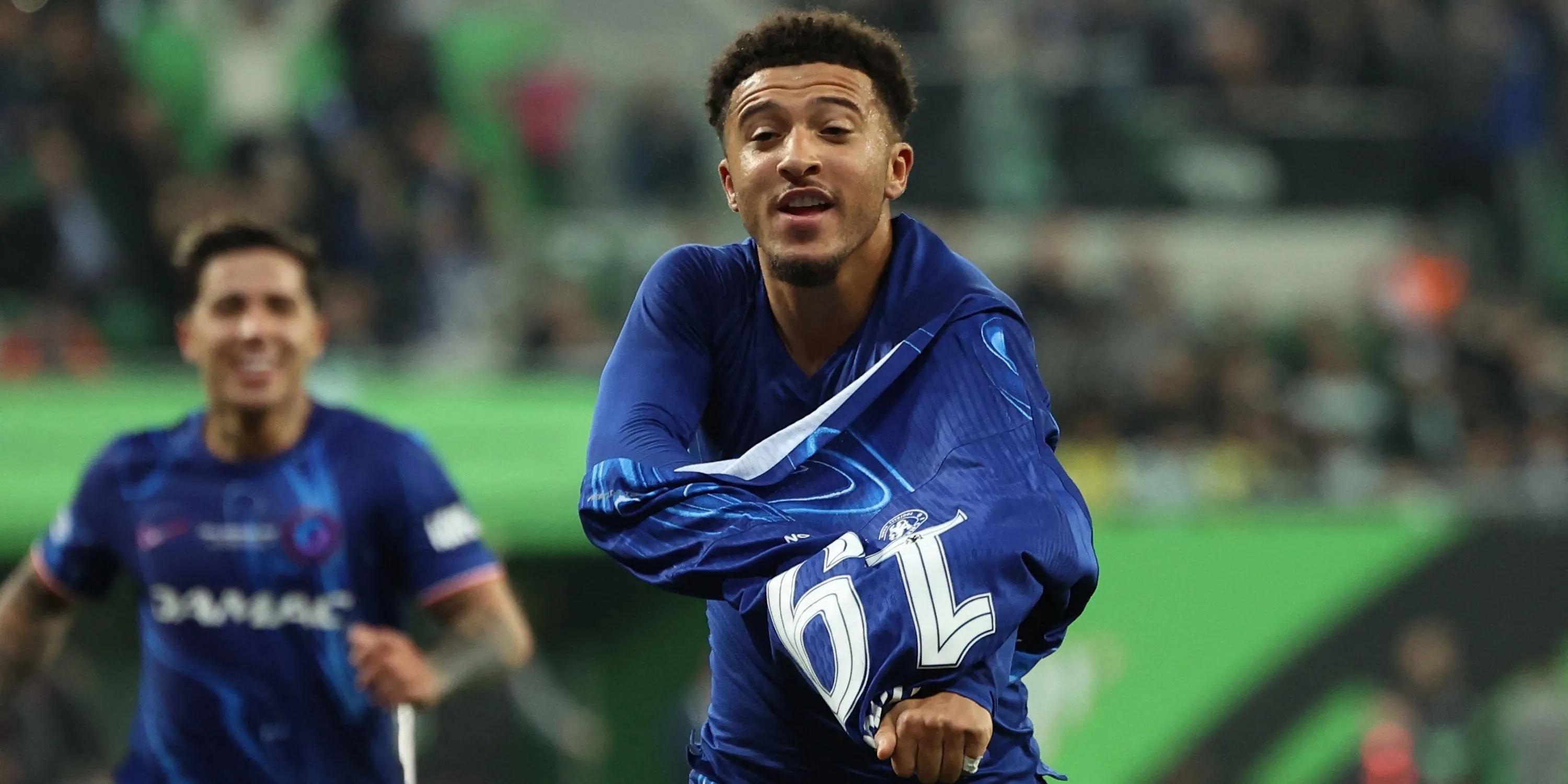 Jadon Sancho ăn mừng bàn thắng trong màu áo Chelsea