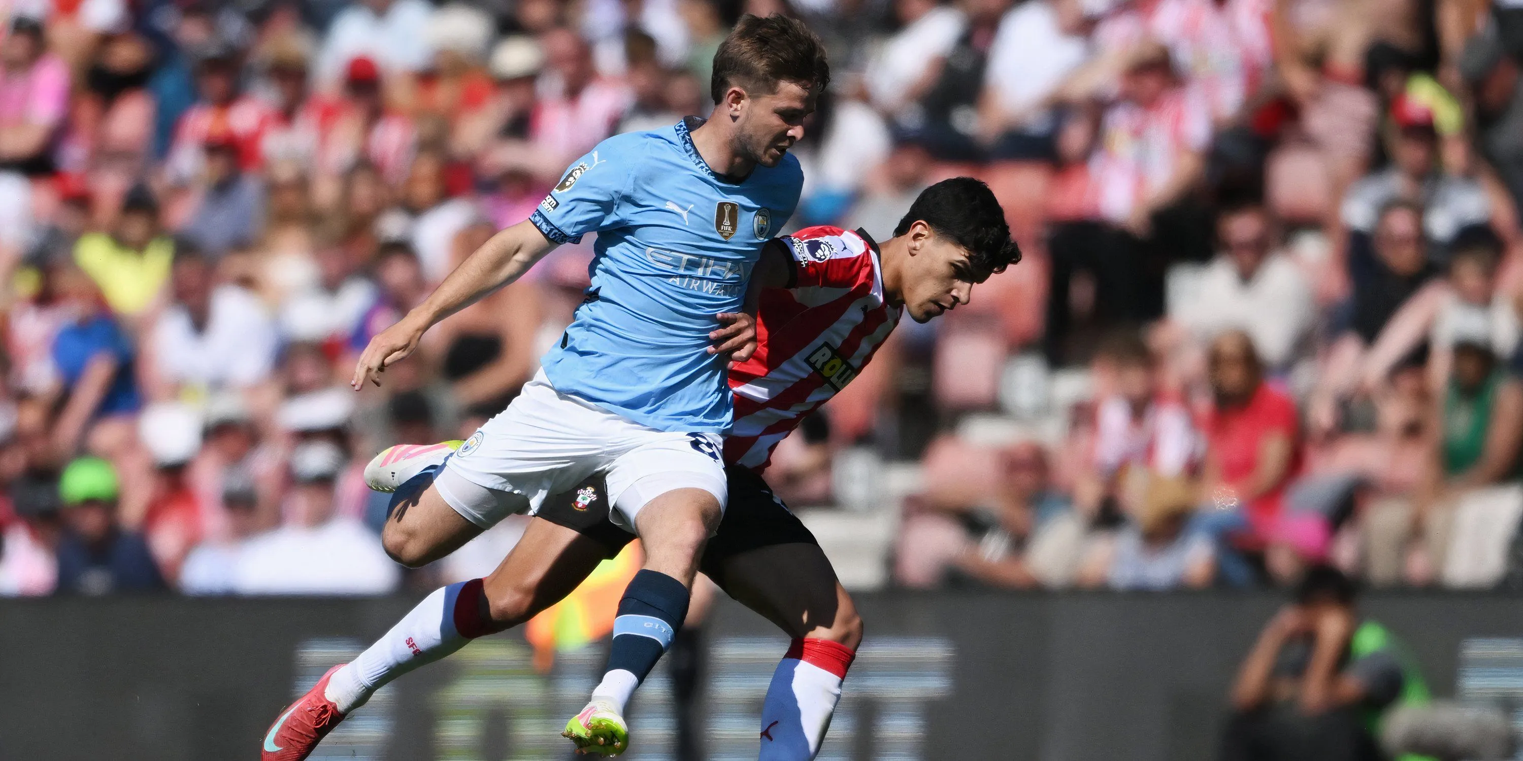 James McAtee trong màu áo Manchester City, mục tiêu chuyển nhượng của Everton