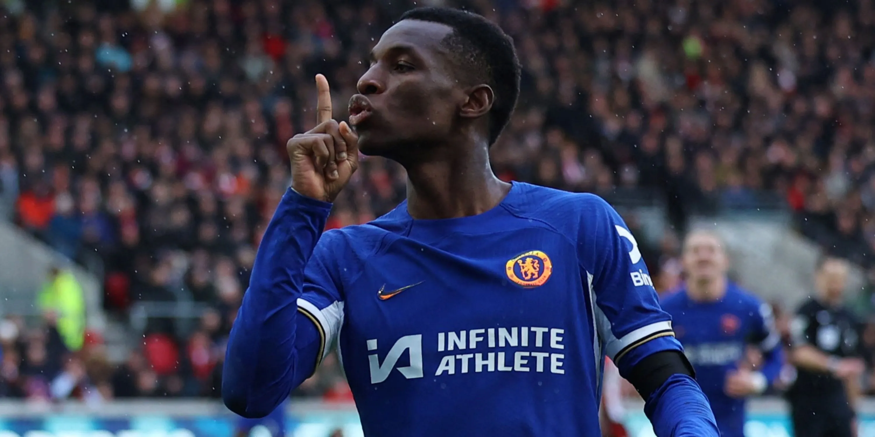 Nicolas Jackson ăn mừng bàn thắng cho Chelsea ở giải Ngoại hạng Anh
