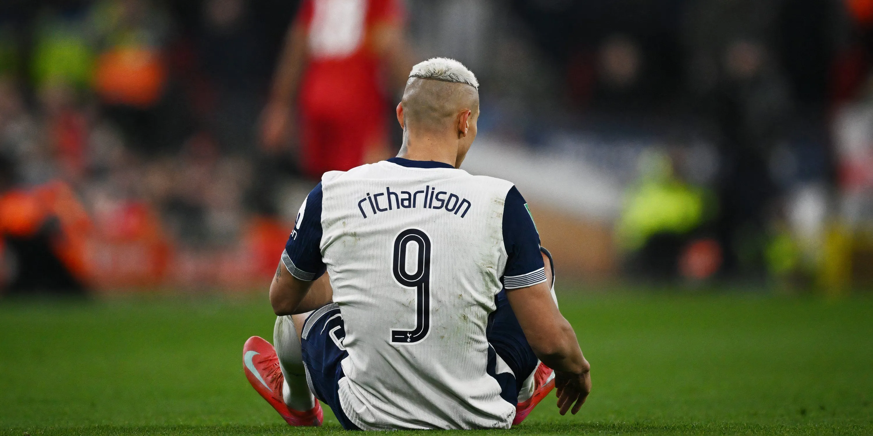 Richarlison chấn thương khi thi đấu cho Tottenham