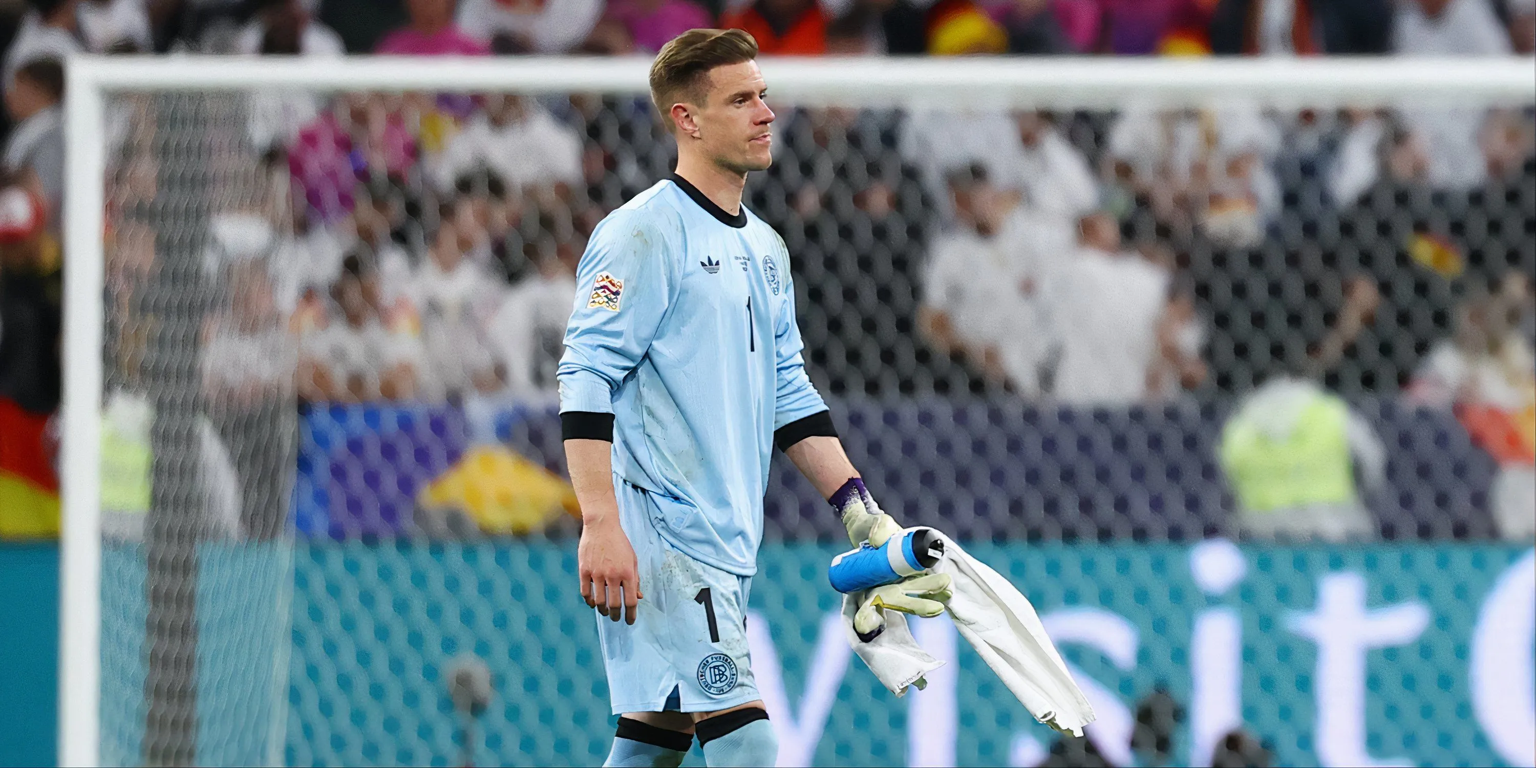 Thủ môn Marc-Andre ter Stegen thi đấu cho Barcelona và đội tuyển Đức