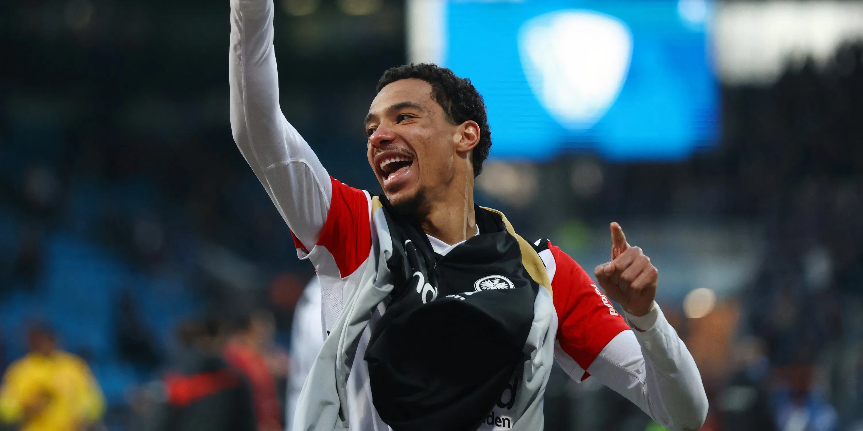 Tiền đạo Hugo Ekitike của Frankfurt được liên hệ với Liverpool