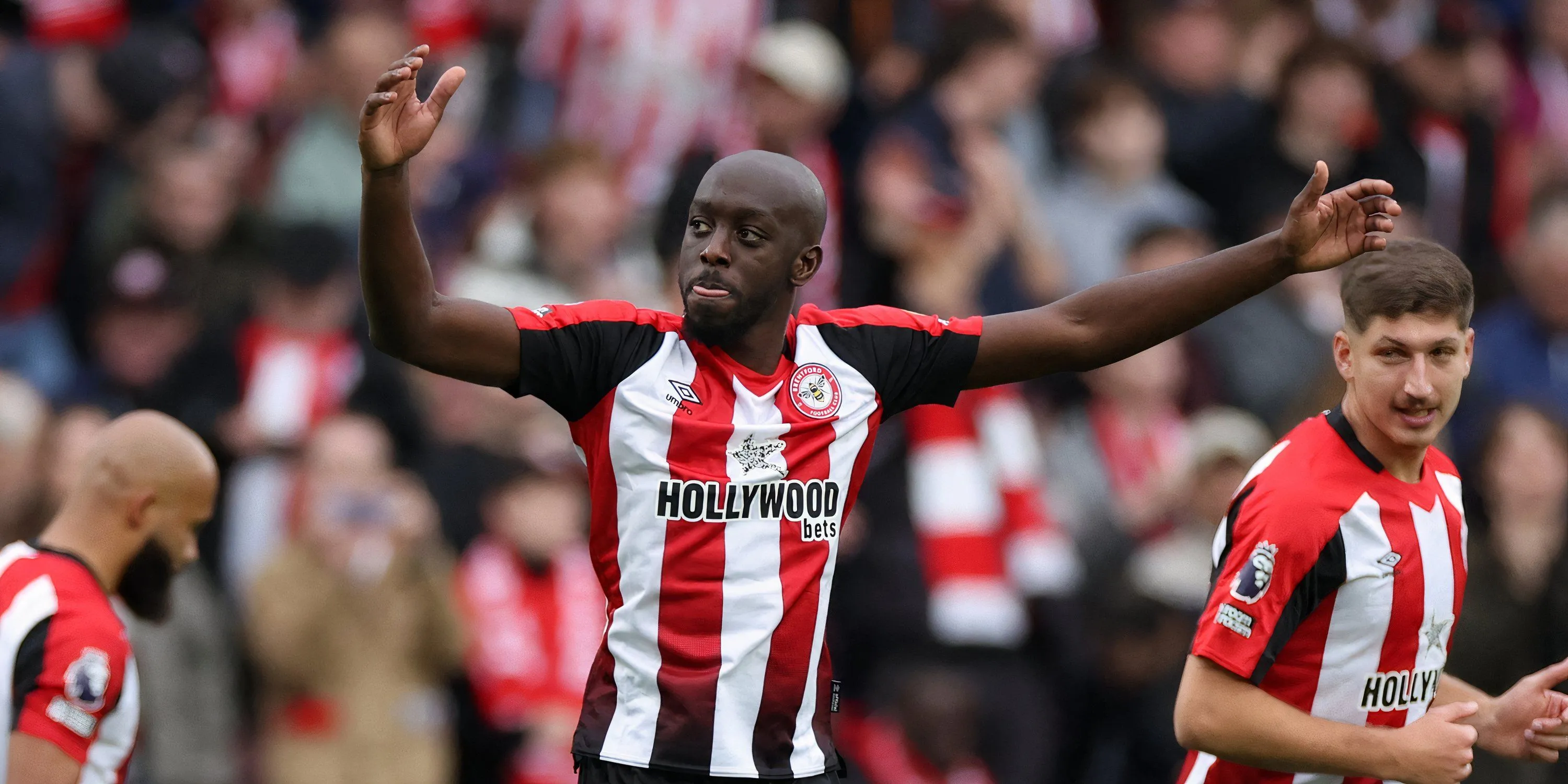 Tiền đạo Yoane Wissa ăn mừng bàn thắng cho Brentford tại Premier League