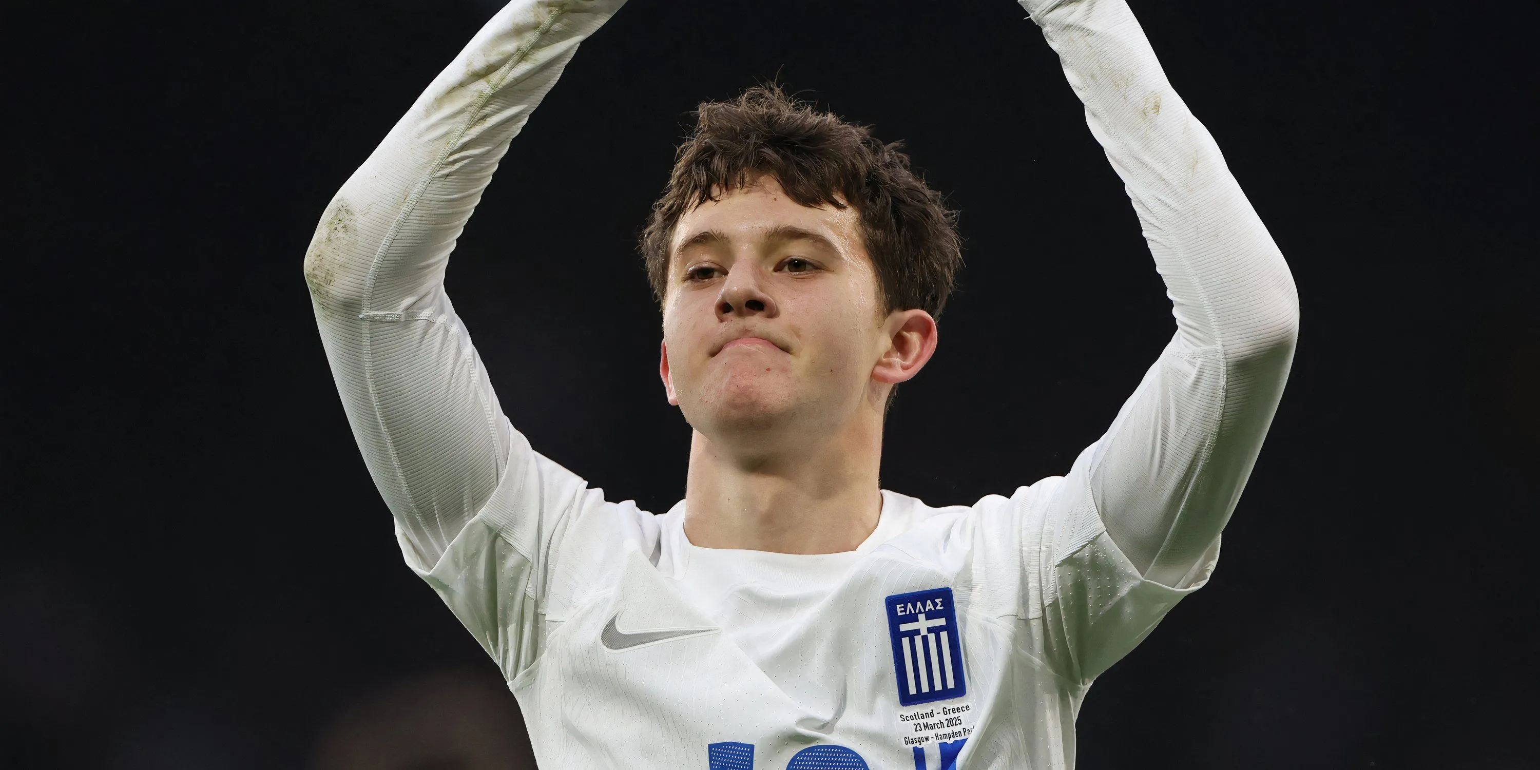 Tuyển thủ trẻ Konstantinos Karetsas trong các pha xử lý bóng trên sân, mục tiêu chuyển nhượng của Arsenal