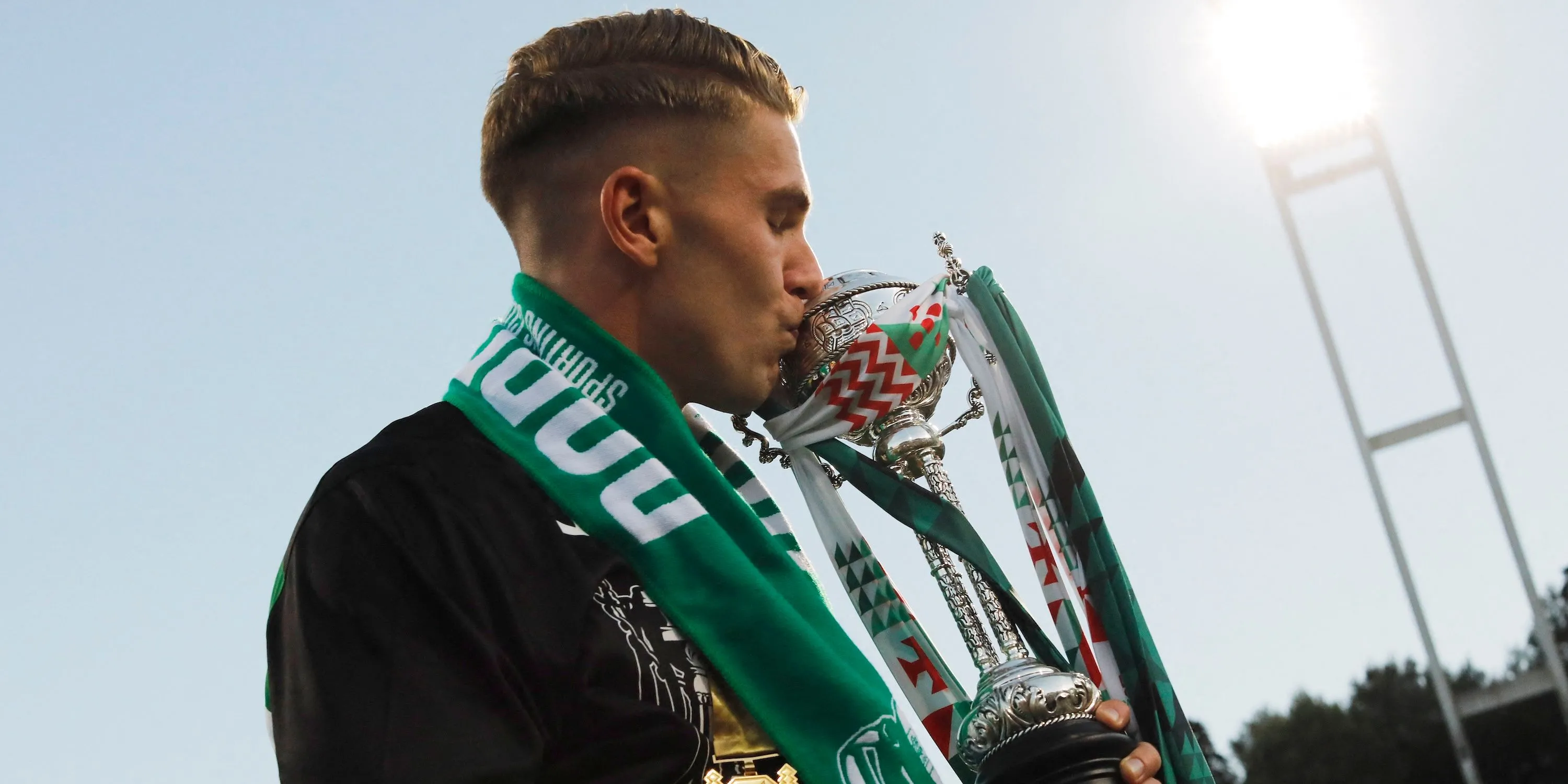 Viktor Gyokeres nâng cao cúp Taça de Portugal cùng Sporting CP