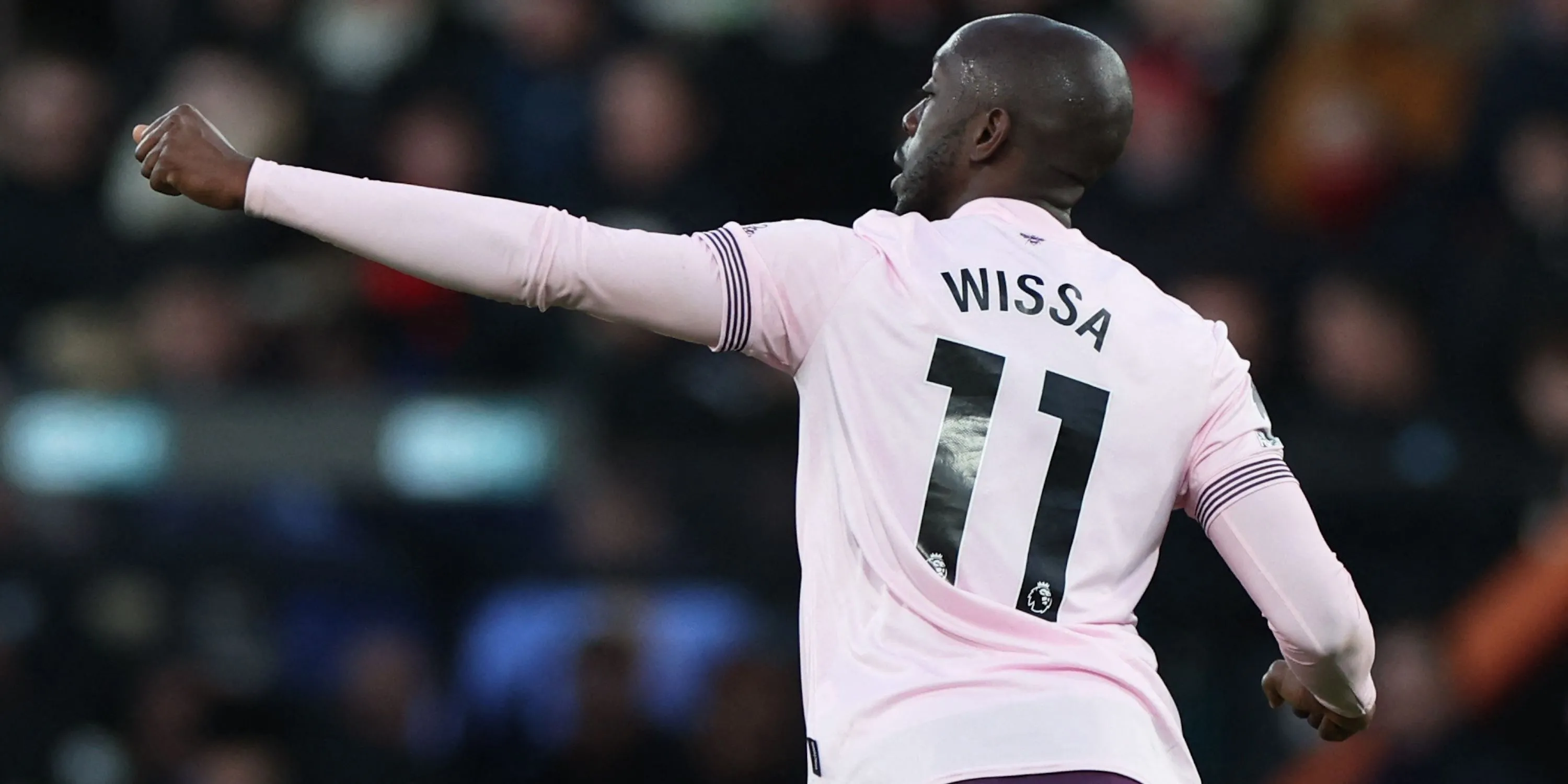 Yoane Wissa của Brentford ăn mừng sau khi ghi bàn thắng đầu tiên