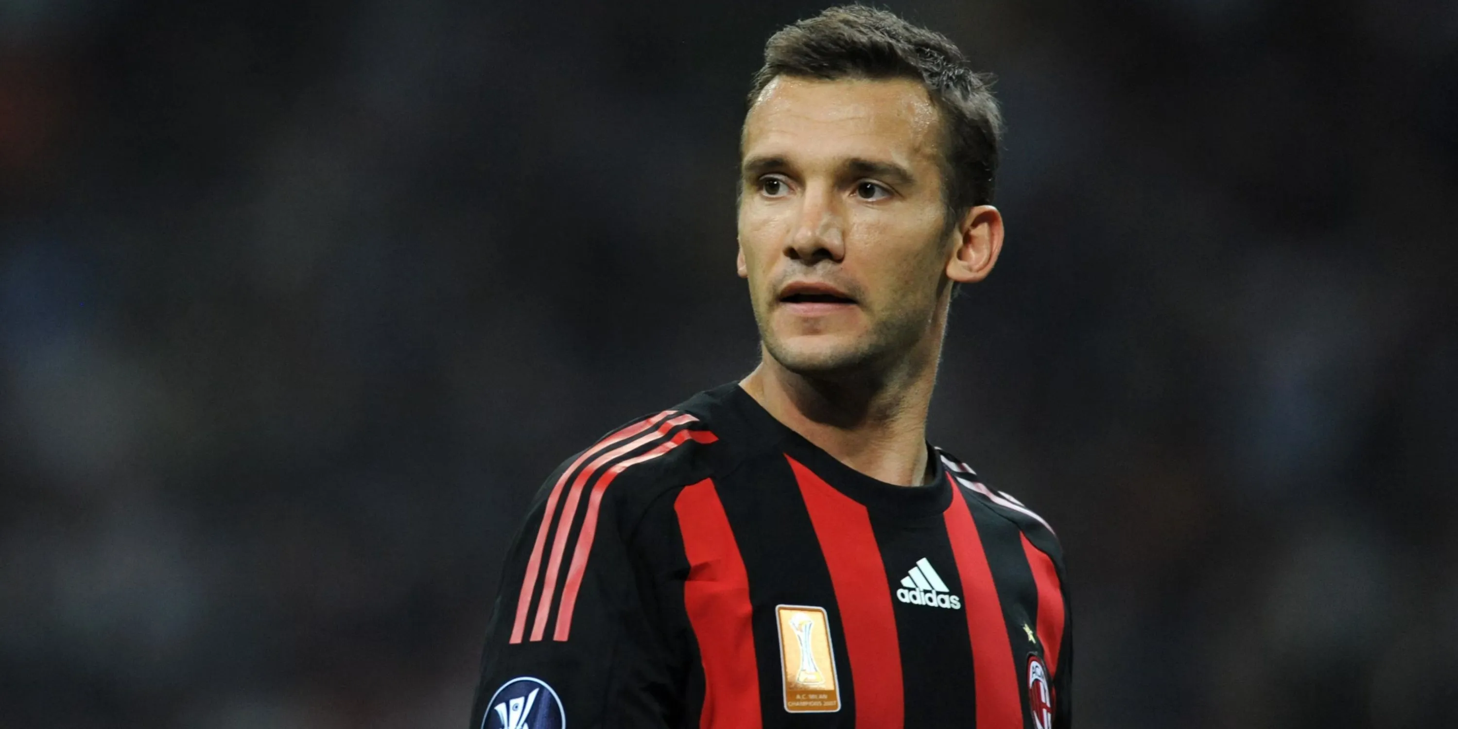 Andriy Shevchenko ăn mừng bàn thắng cho AC Milan
