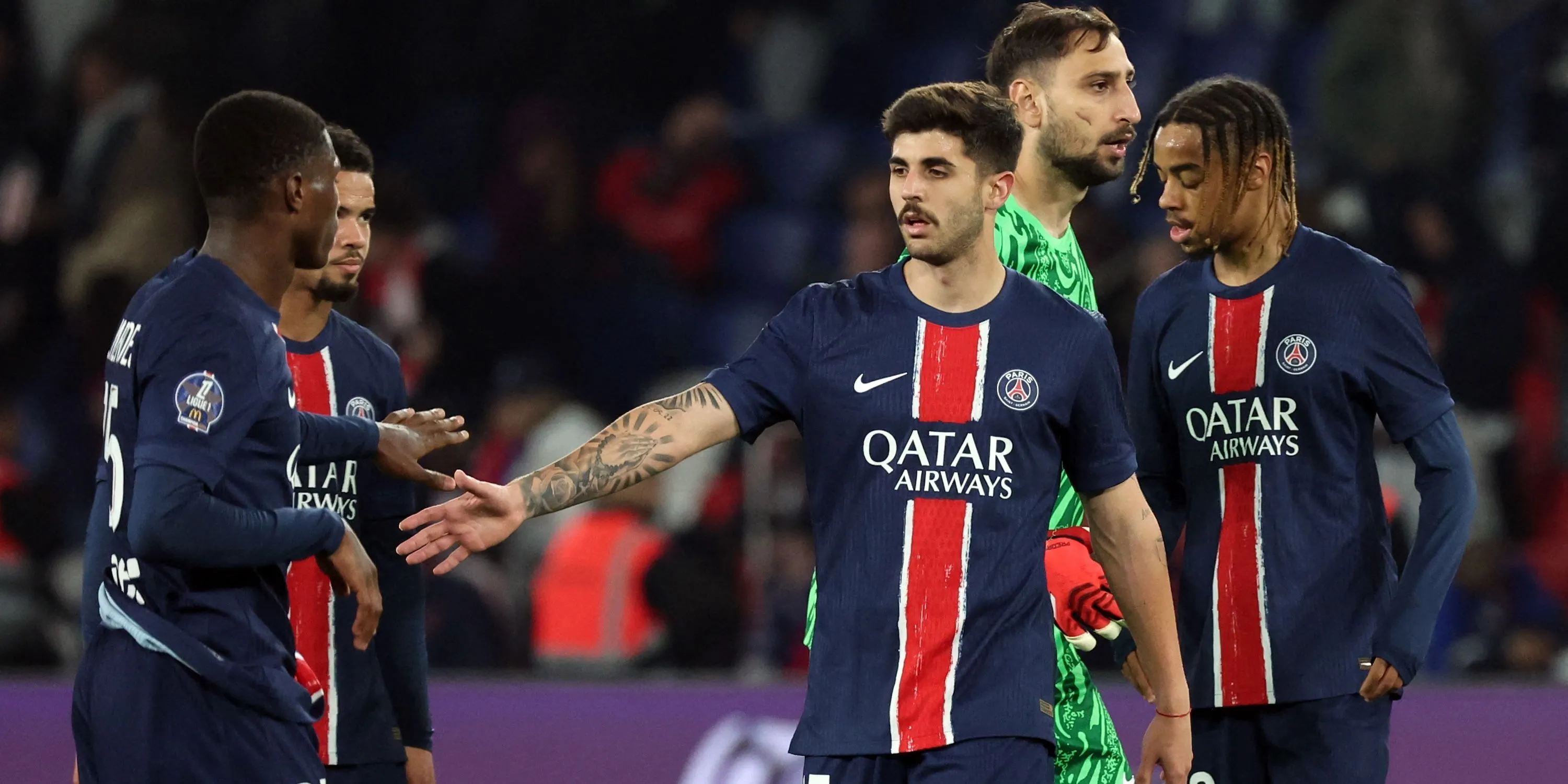Hậu vệ Lucas Beraldo cùng đồng đội Nuno Mendes, Gianluigi Donnarumma và Bradley Barcola của Paris Saint-Germain.