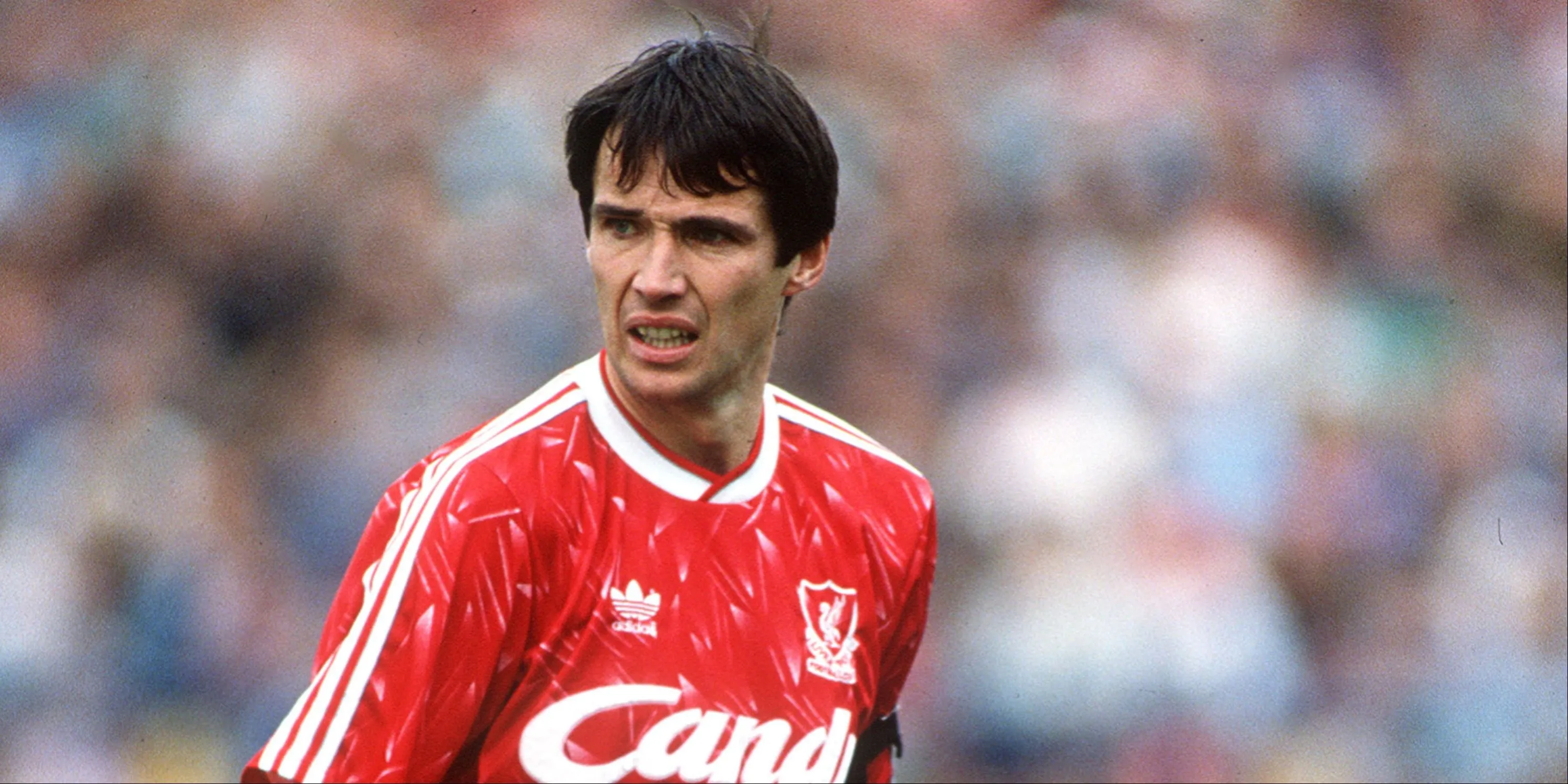 Hậu vệ Scotland Alan Hansen, trụ cột của Liverpool trong kỷ nguyên vàng và được AI xếp chung đội hình với Bobby Moore