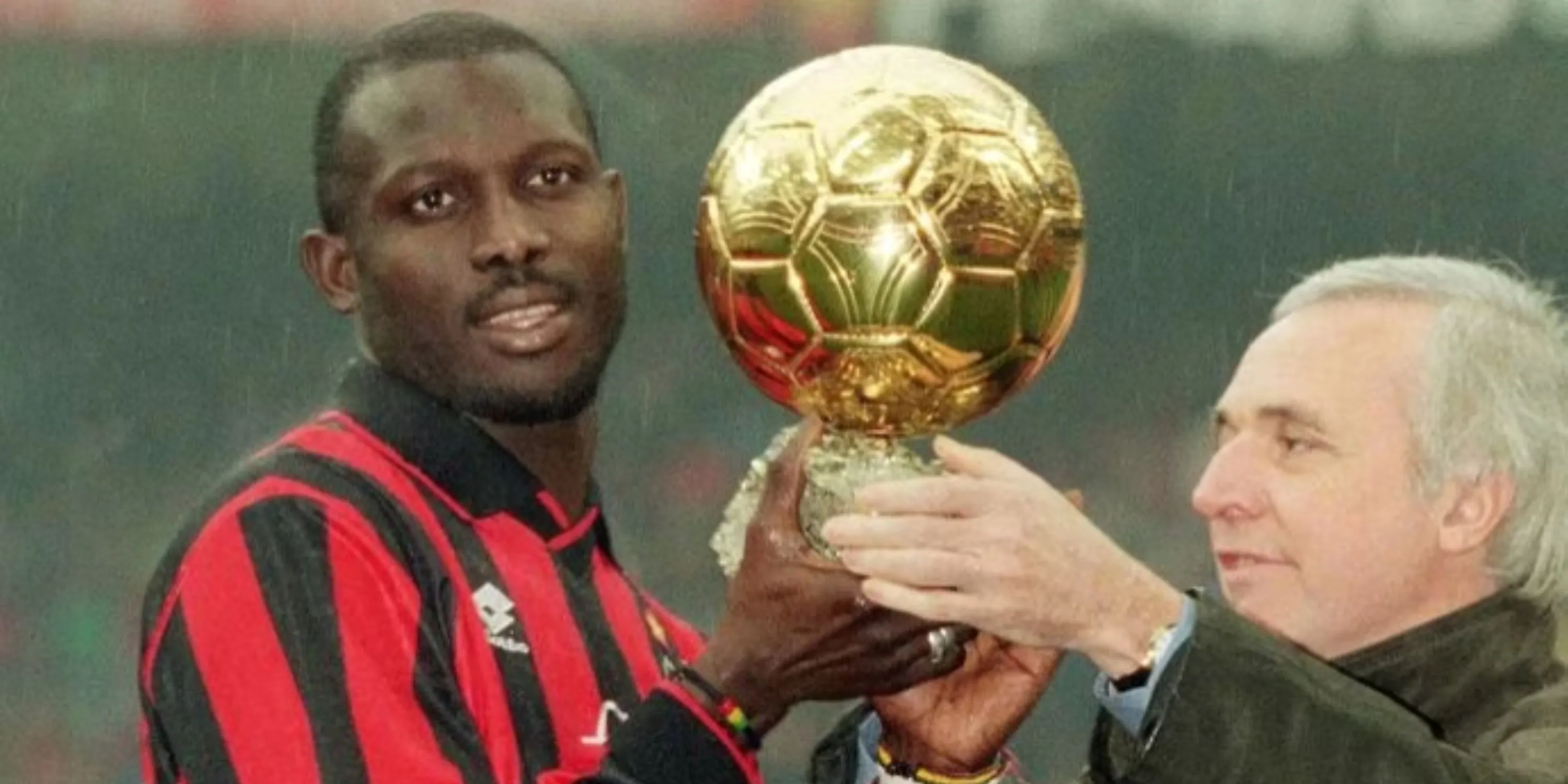 Huyền thoại George Weah nâng cao Quả bóng Vàng
