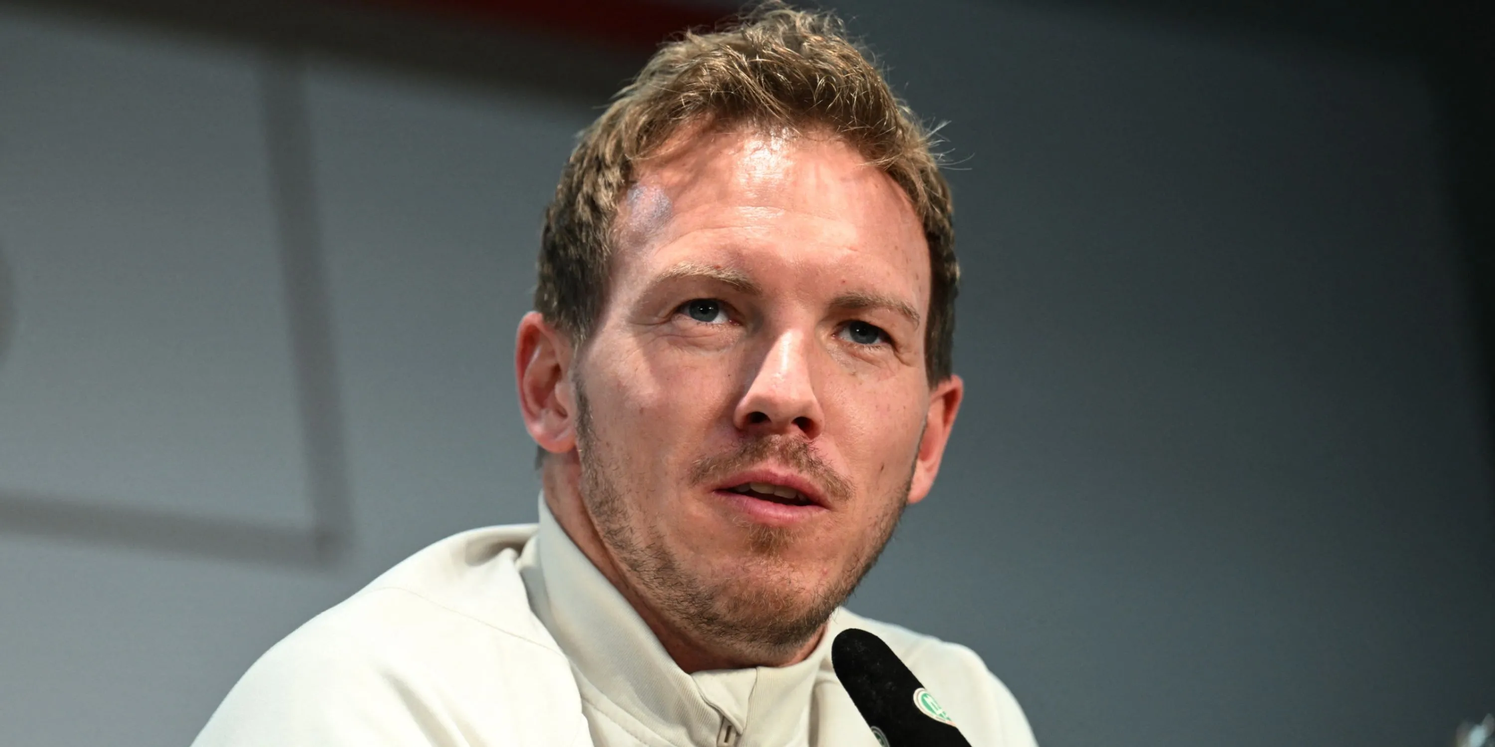 Julian Nagelsmann trong buổi họp báo với đội tuyển Đức