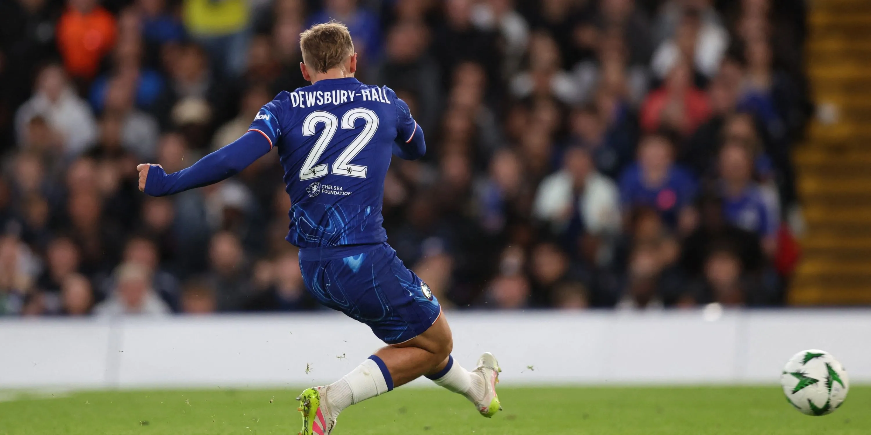 Kiernan Dewsbury-Hall trong màu áo Chelsea