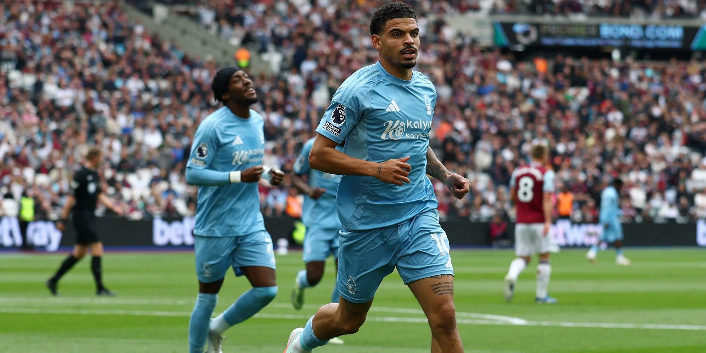 Morgan Gibbs-White, mục tiêu chuyển nhượng hàng đầu của Tottenham, ăn mừng bàn thắng