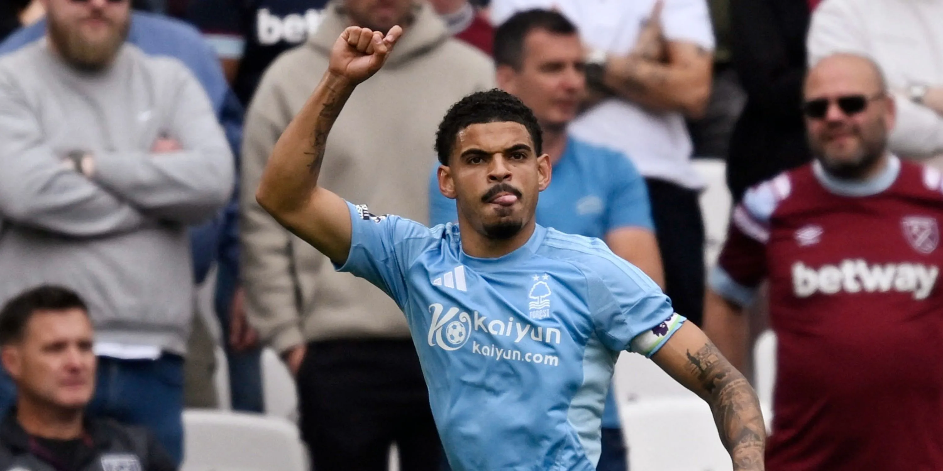 Morgan Gibbs-White trong trận đấu giữa Nottingham Forest và Tottenham tại Premier League