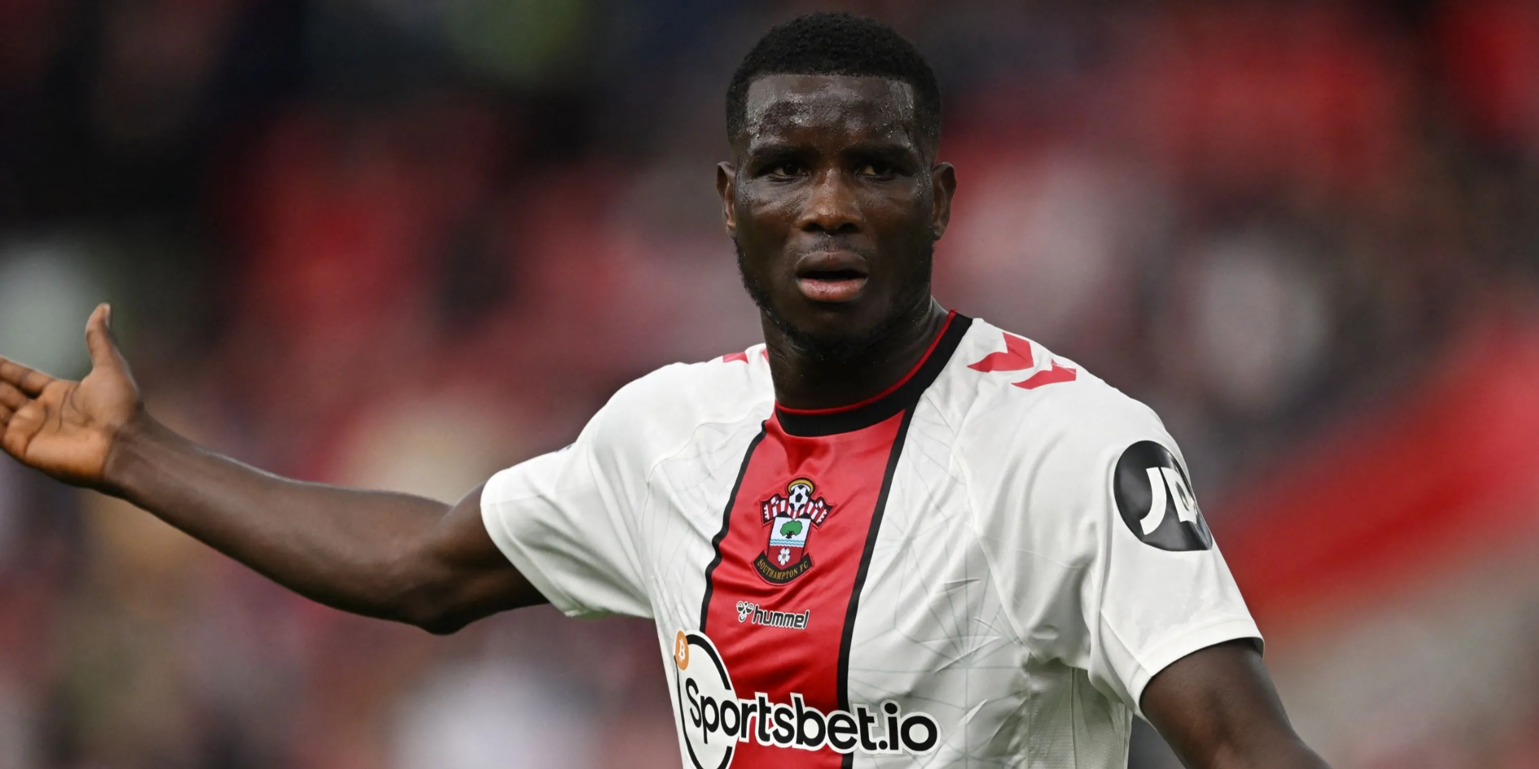 Paul Onuachu, tiền đạo cao 201cm của Southampton, thi đấu tại Premier League sau khi chuyển đến từ Thổ Nhĩ Kỳ.