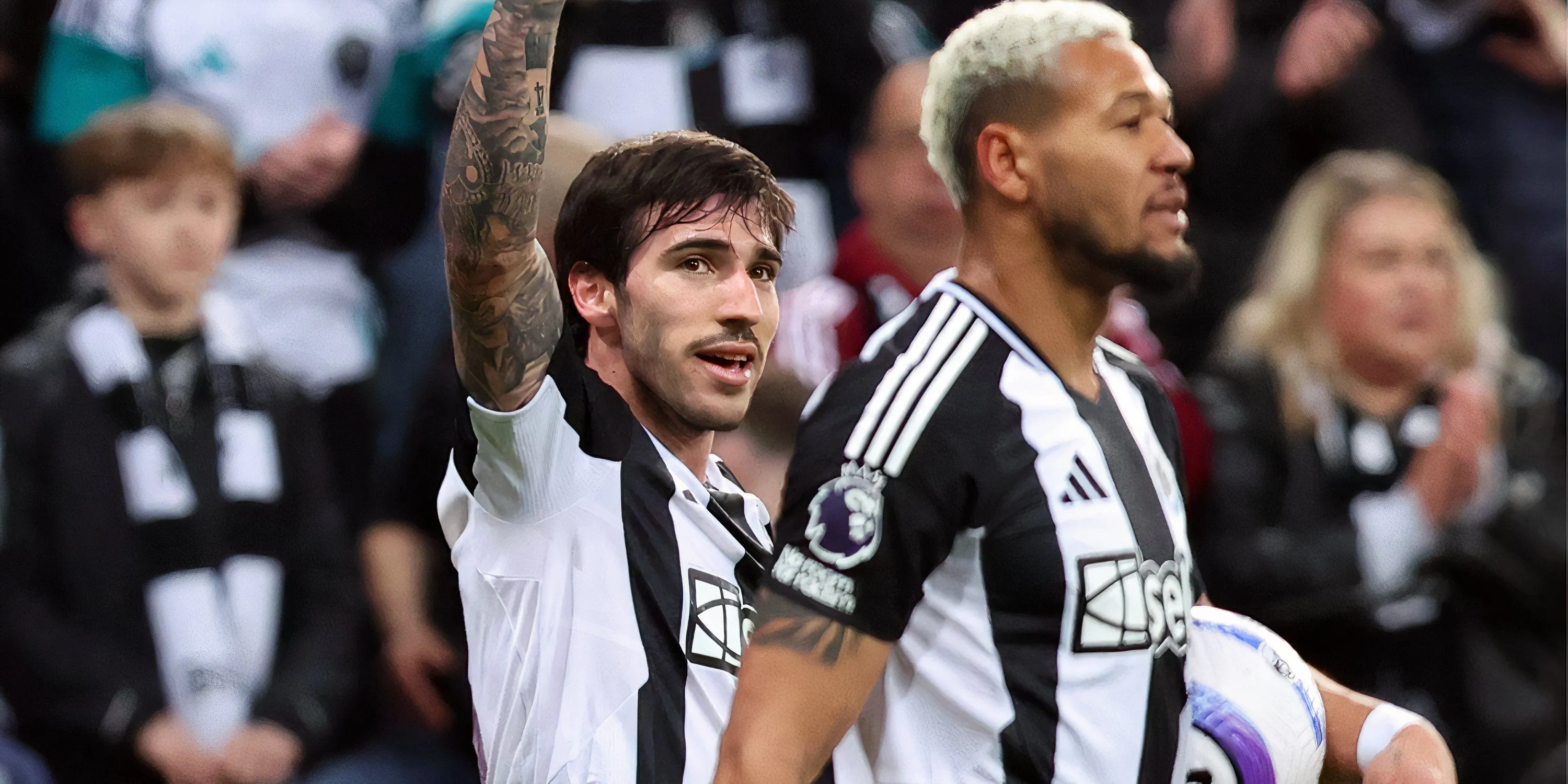 Sandro Tonali, cầu thủ Newcastle, trên sân cỏ Premier League