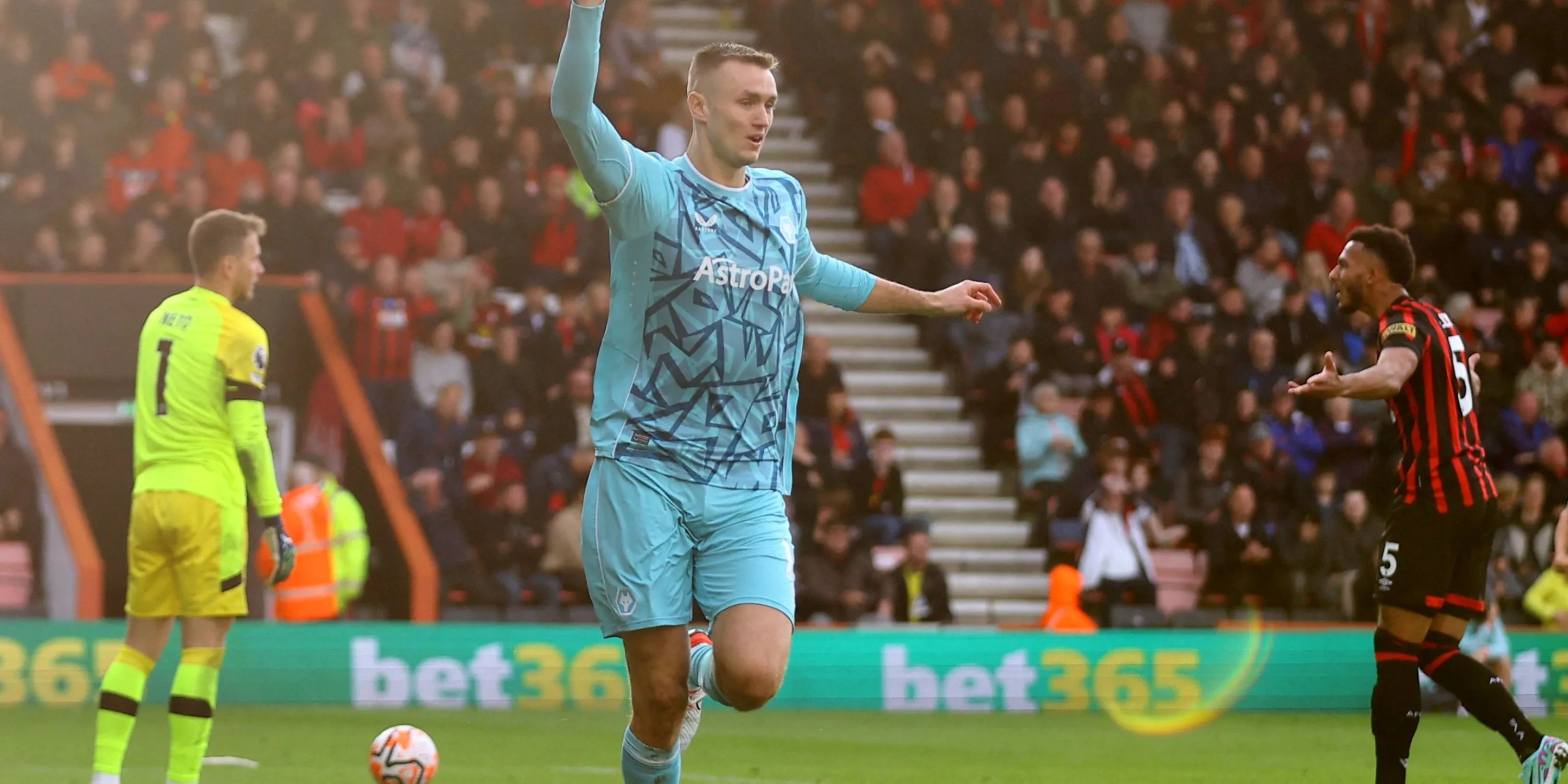 Sasa Kalajdzic, tiền đạo cao 200cm của Wolves, gặp nhiều chấn thương kể từ khi gia nhập Premier League.