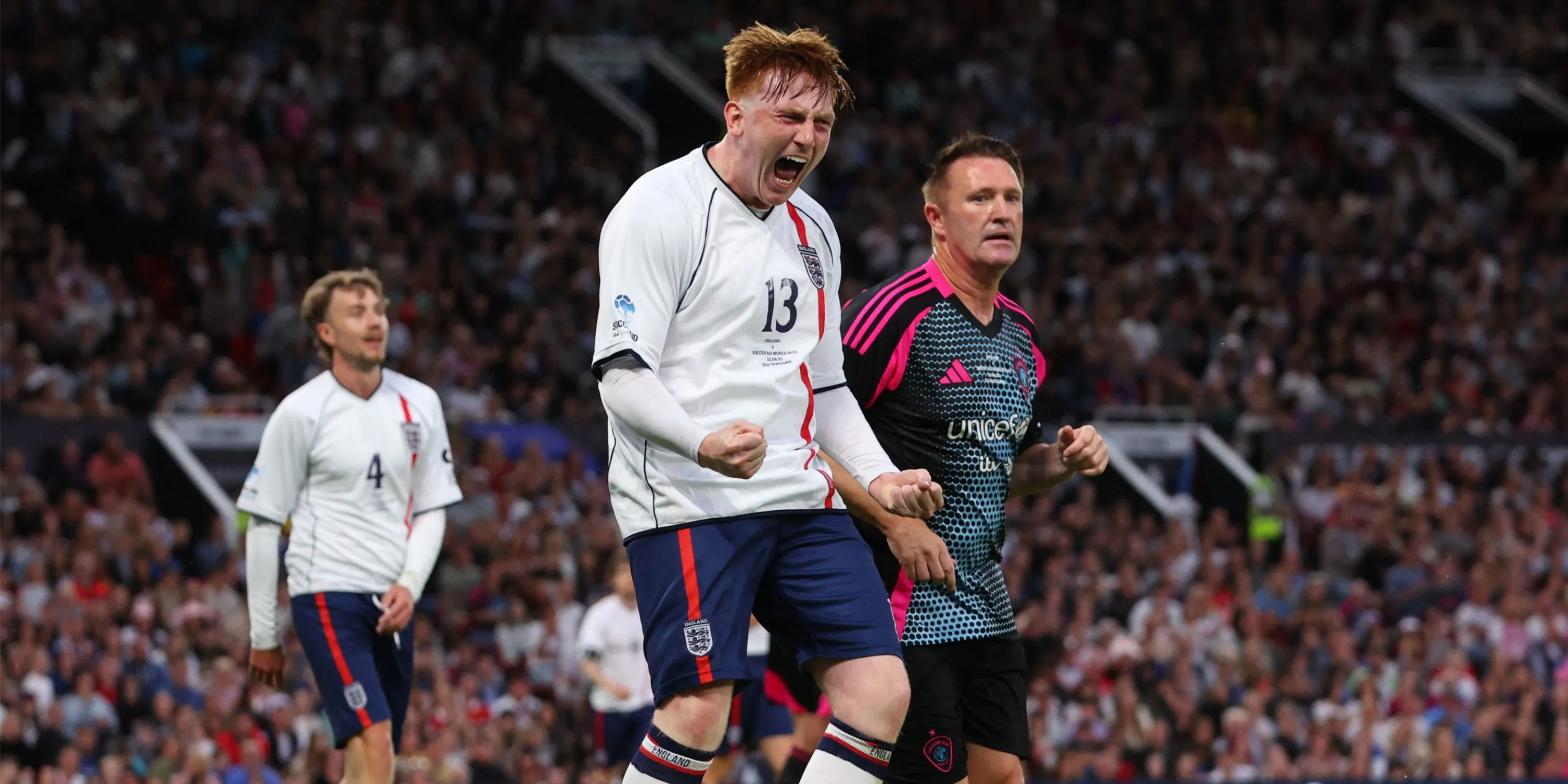 Streamer Angry Ginge nổi tiếng với tình yêu Manchester United