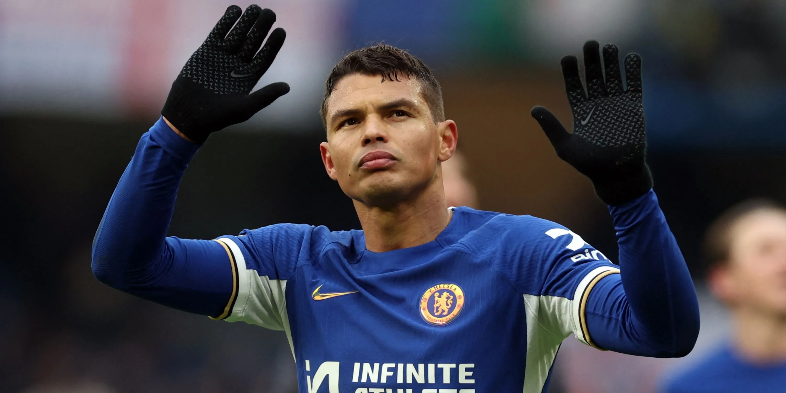 Thiago Silva, huyền thoại của Chelsea, dõi theo từ khán đài Stamford Bridge