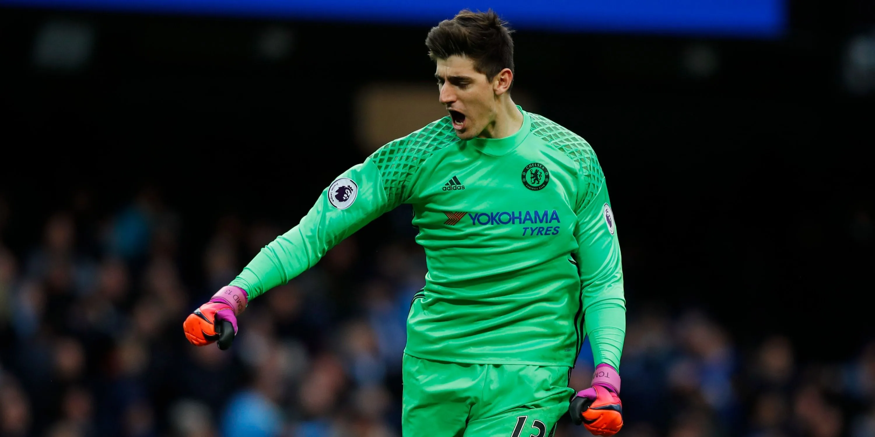 Thibaut Courtois, thủ môn huyền thoại người Bỉ cao 200cm, từng vô địch Premier League cùng Chelsea và Champions League với Real Madrid.