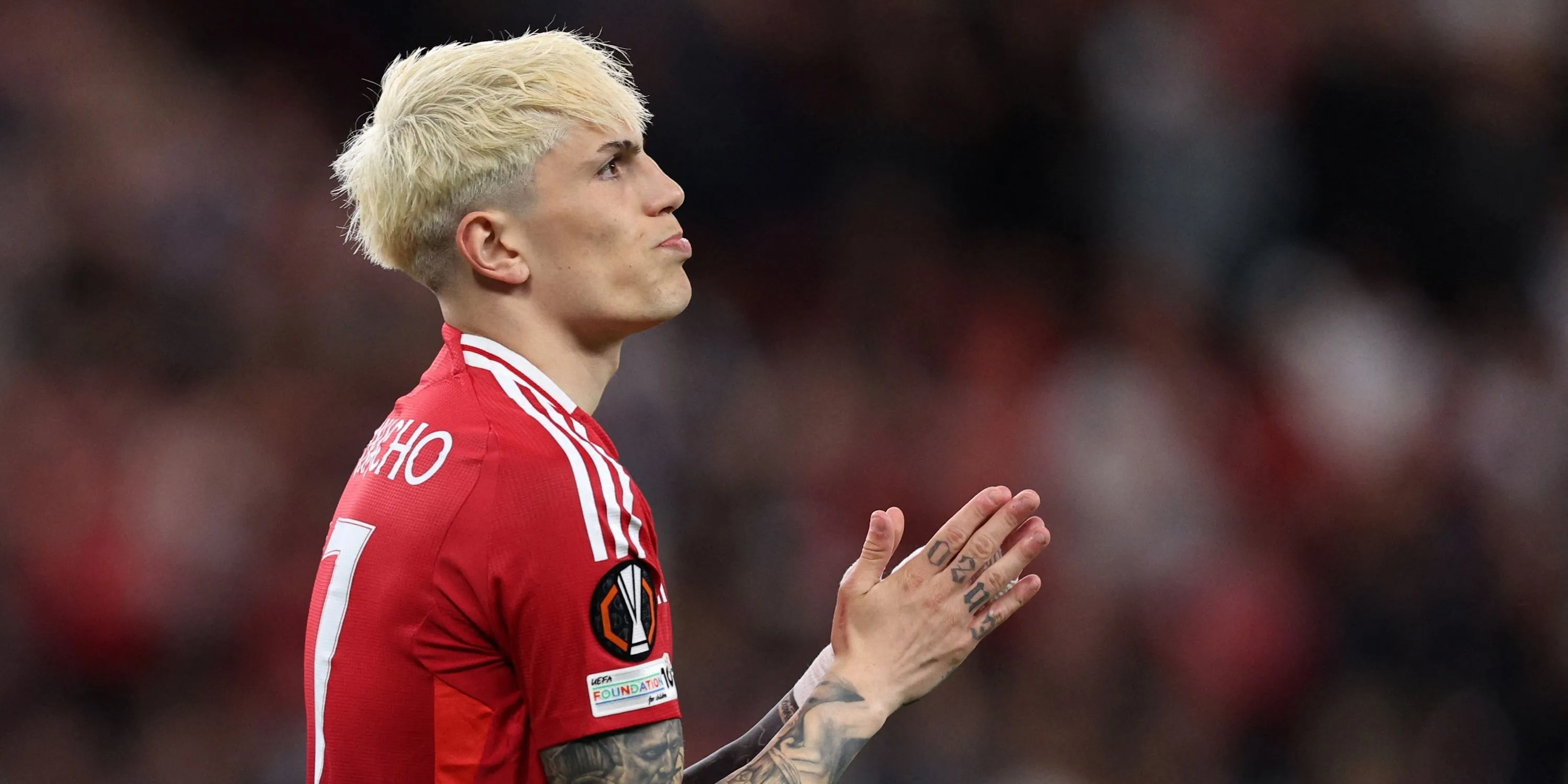 Tiền đạo trẻ Alejandro Garnacho của Manchester United trên sân đấu.