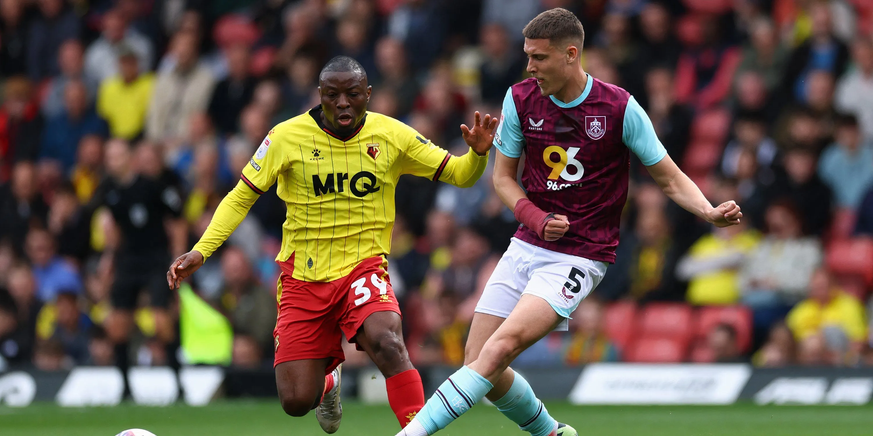 Trung vệ Maxime Esteve của Burnley