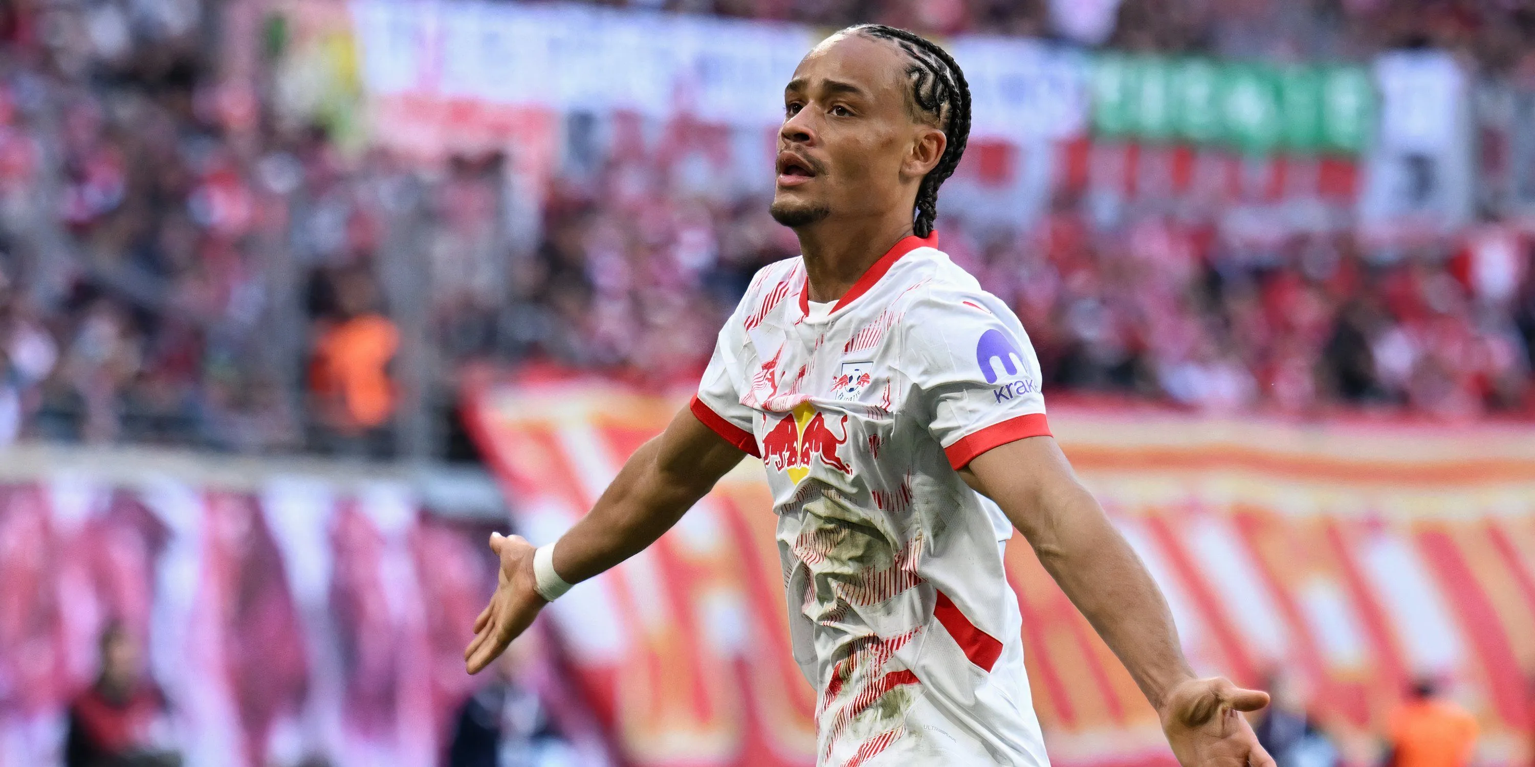 Xavi Simons ăn mừng sau khi ghi bàn hoặc kiến tạo cho RB Leipzig