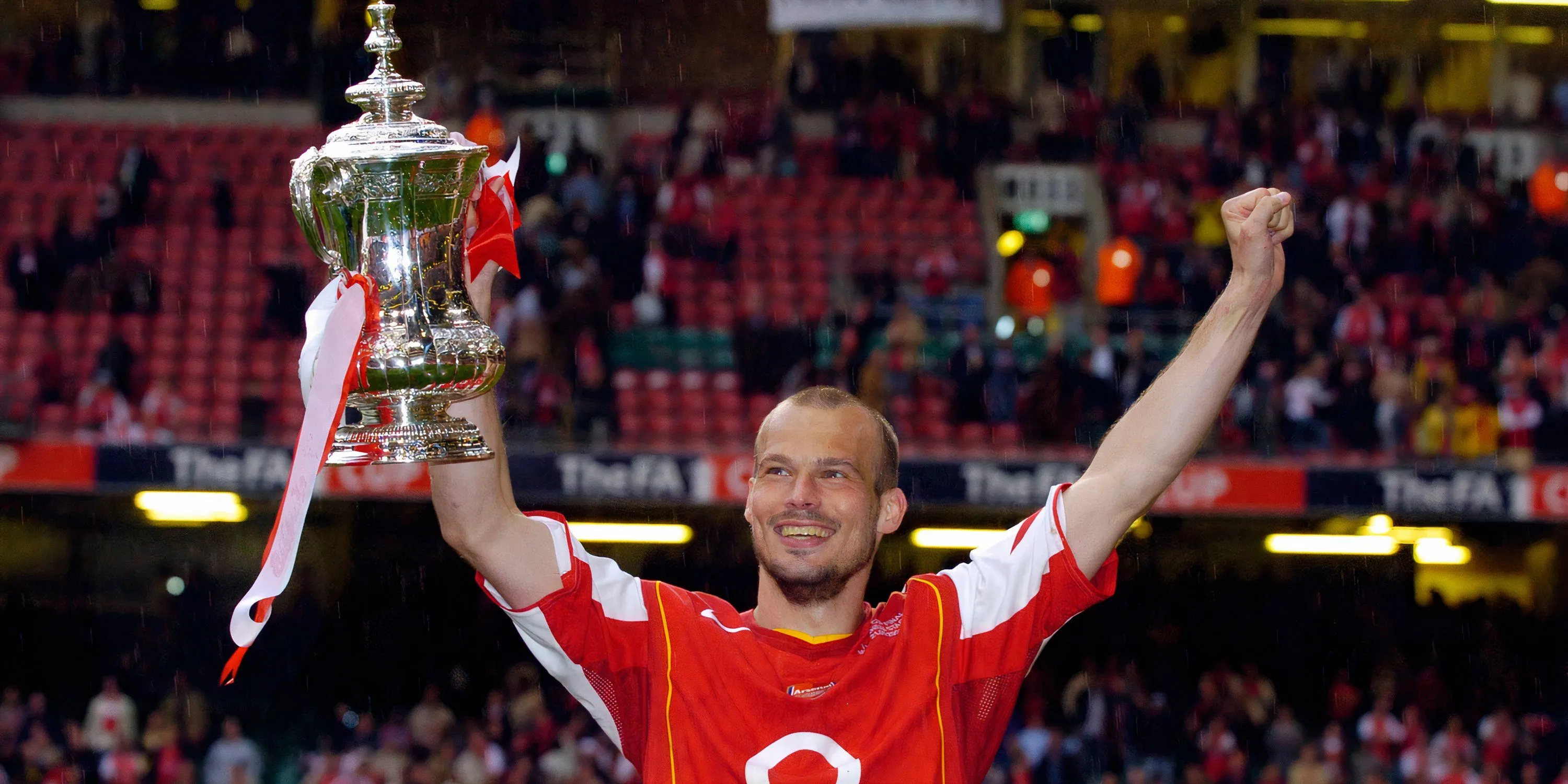 Freddie Ljungberg ăn mừng
